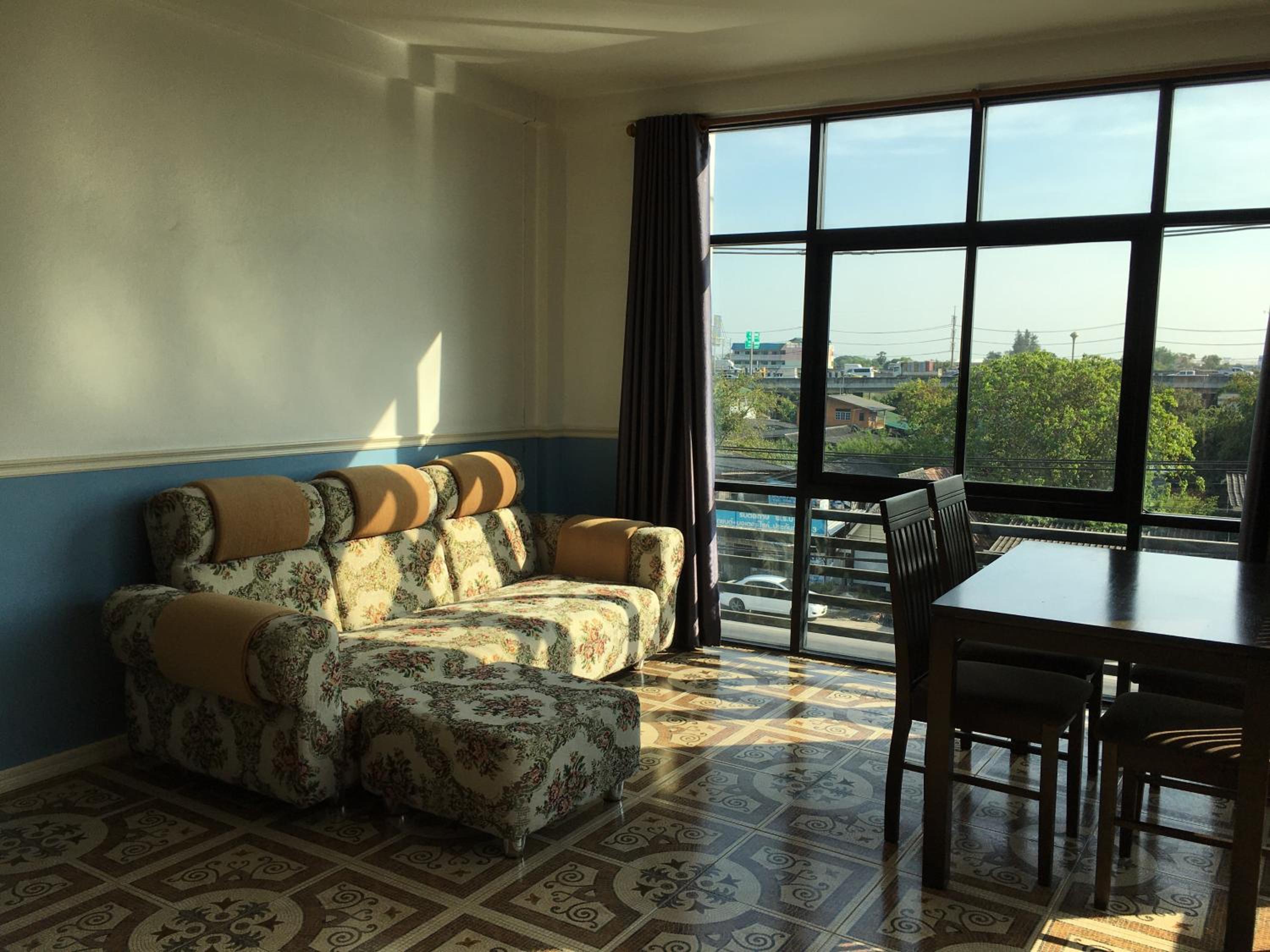 Double Room with Private Bathroom - Photo 2