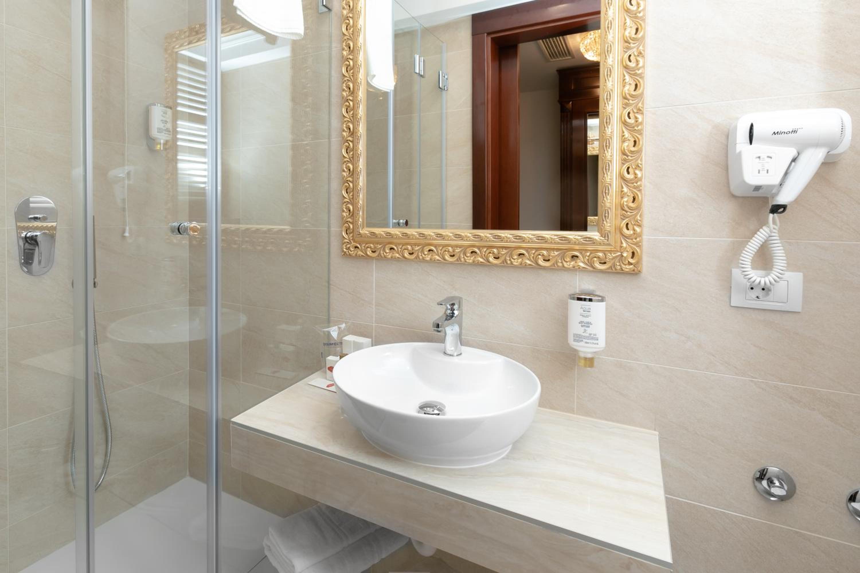 Classic Triple Room - Photo 2