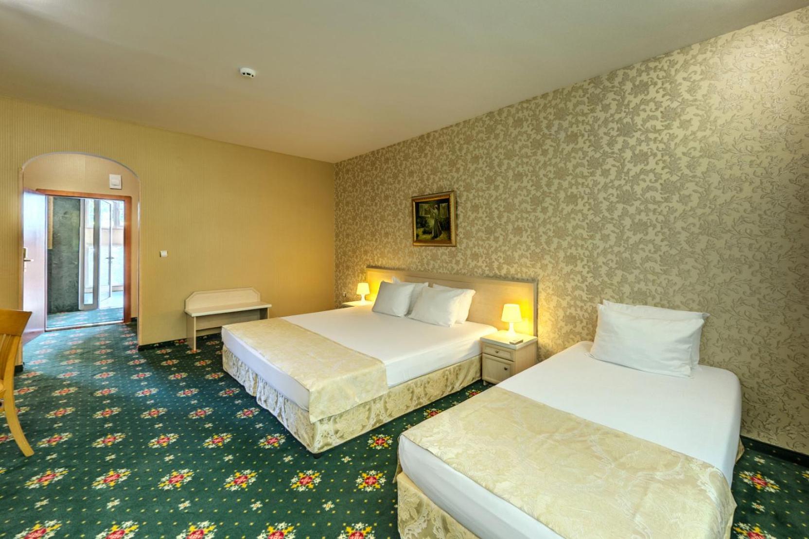 Family Room (2 Adults + 1 Child)