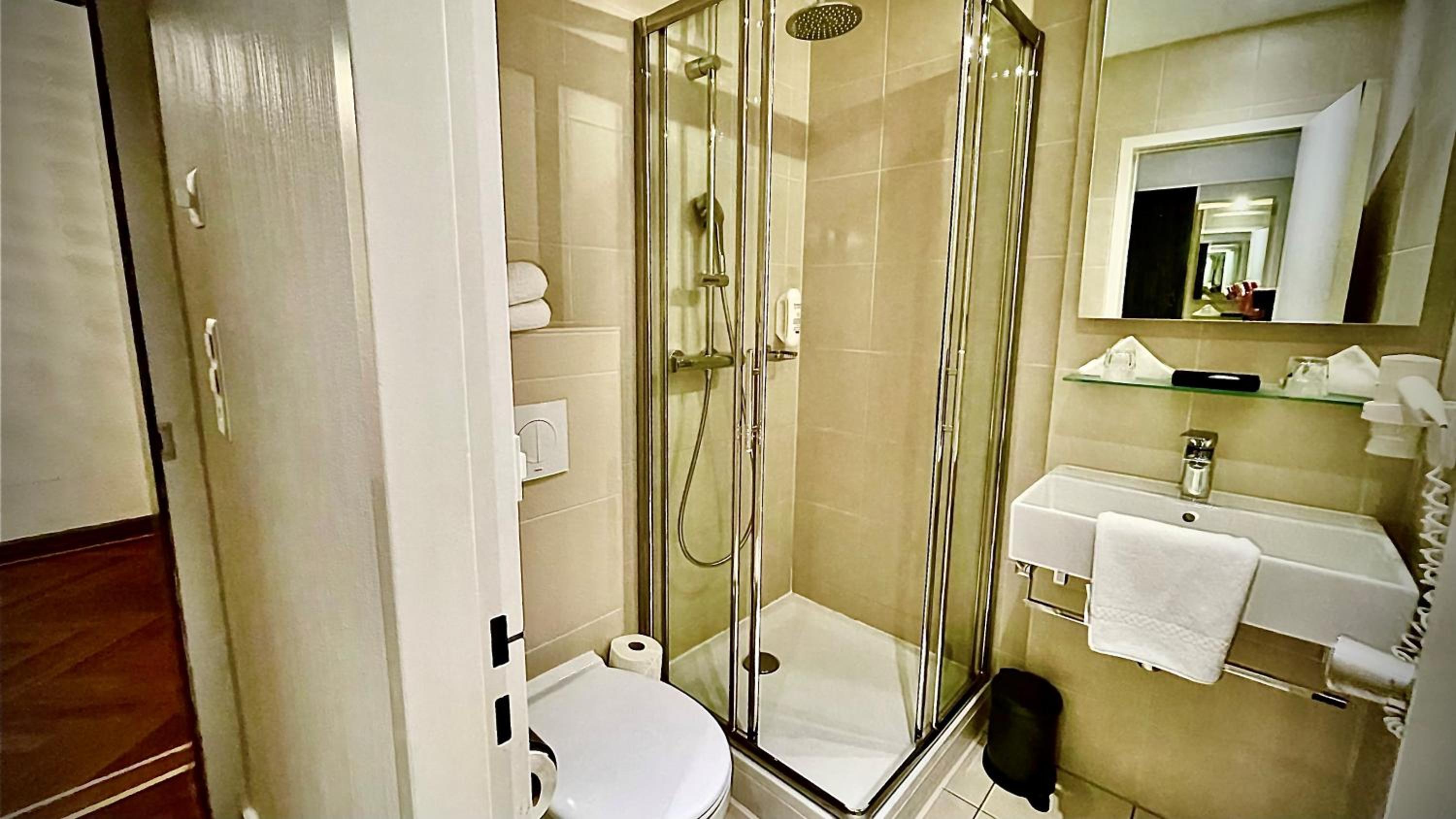 Standard Double Room - Photo 2