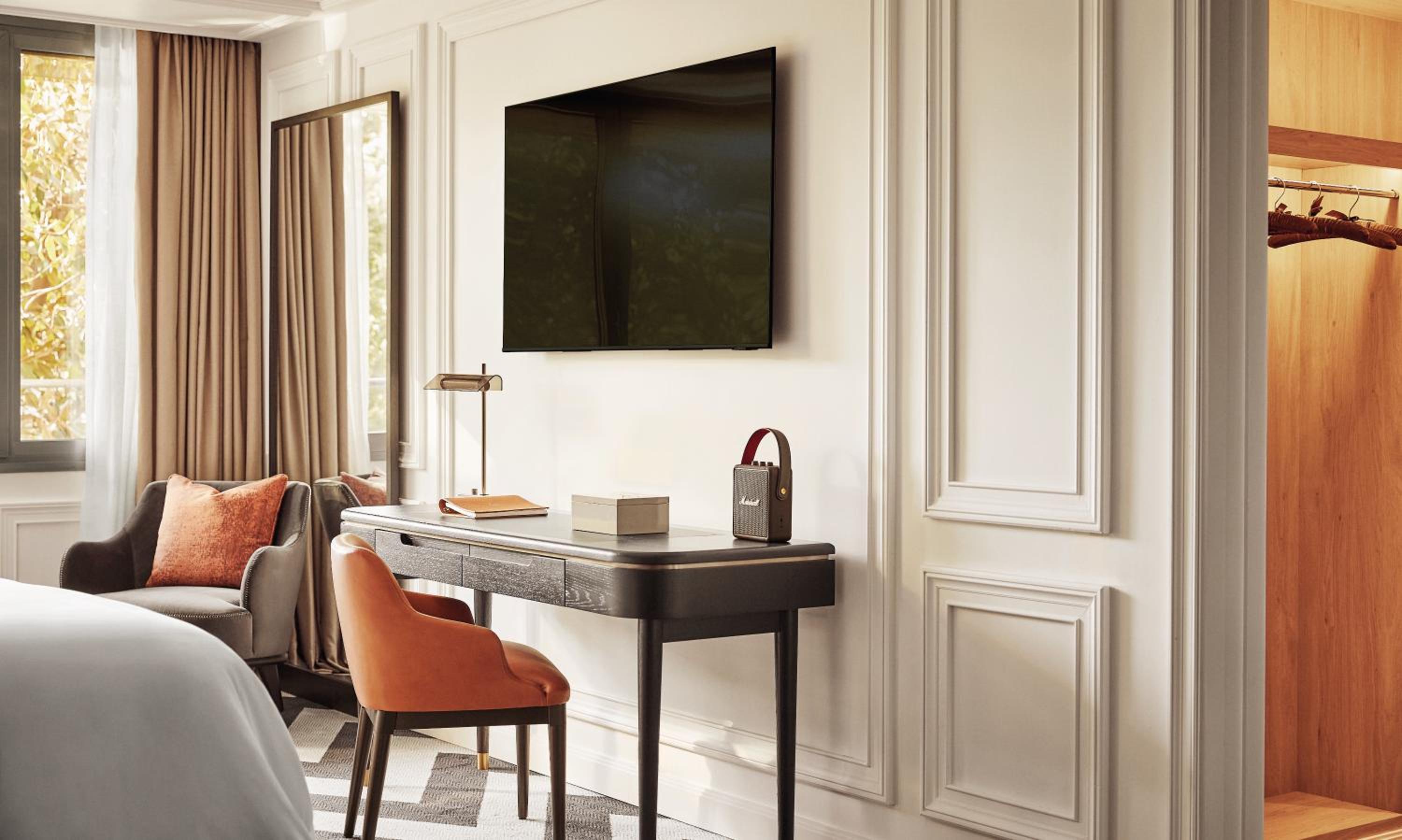 Junior Suite with View thumbnail 5