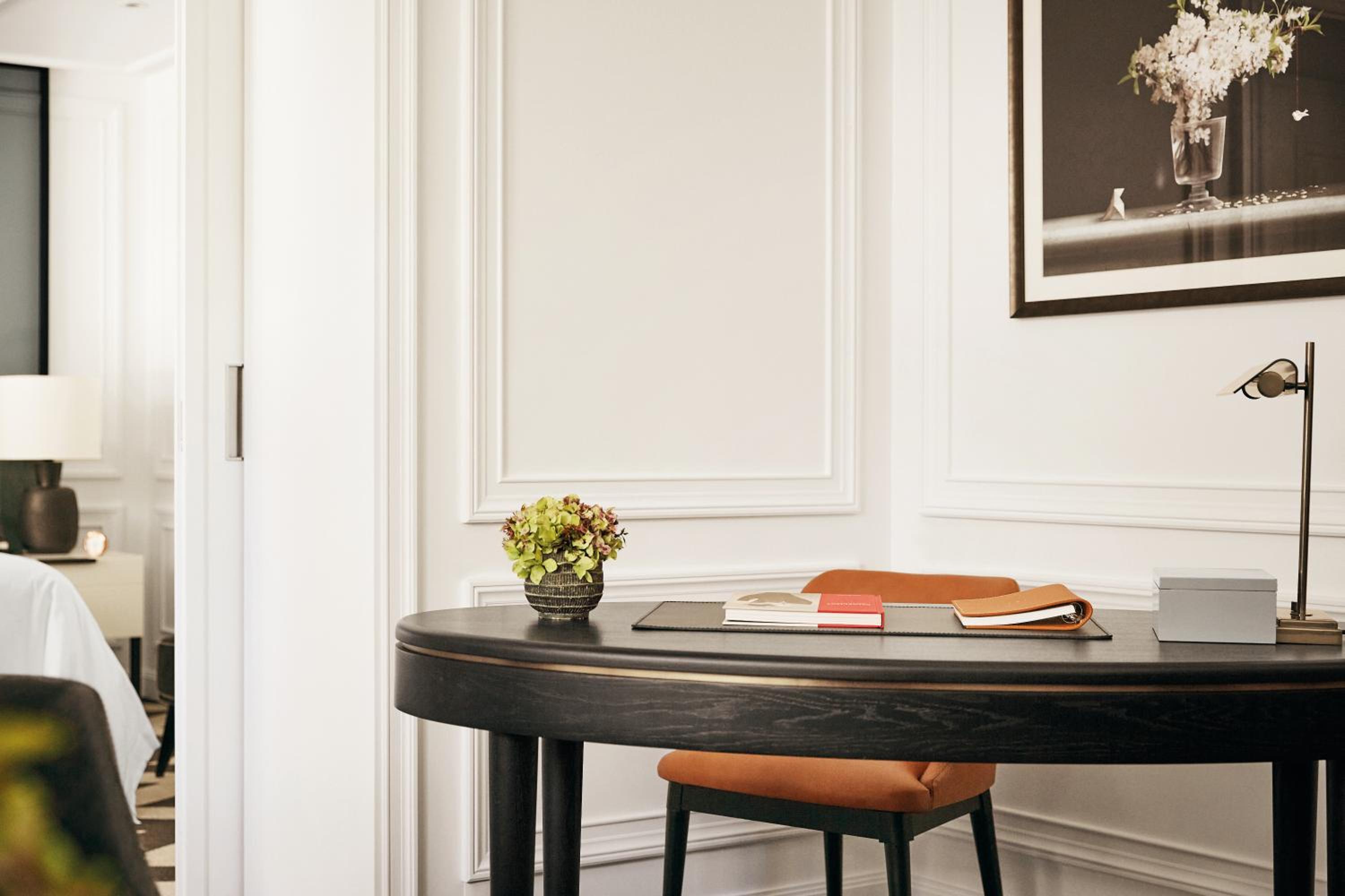 One-Bedroom Suite - Photo 7