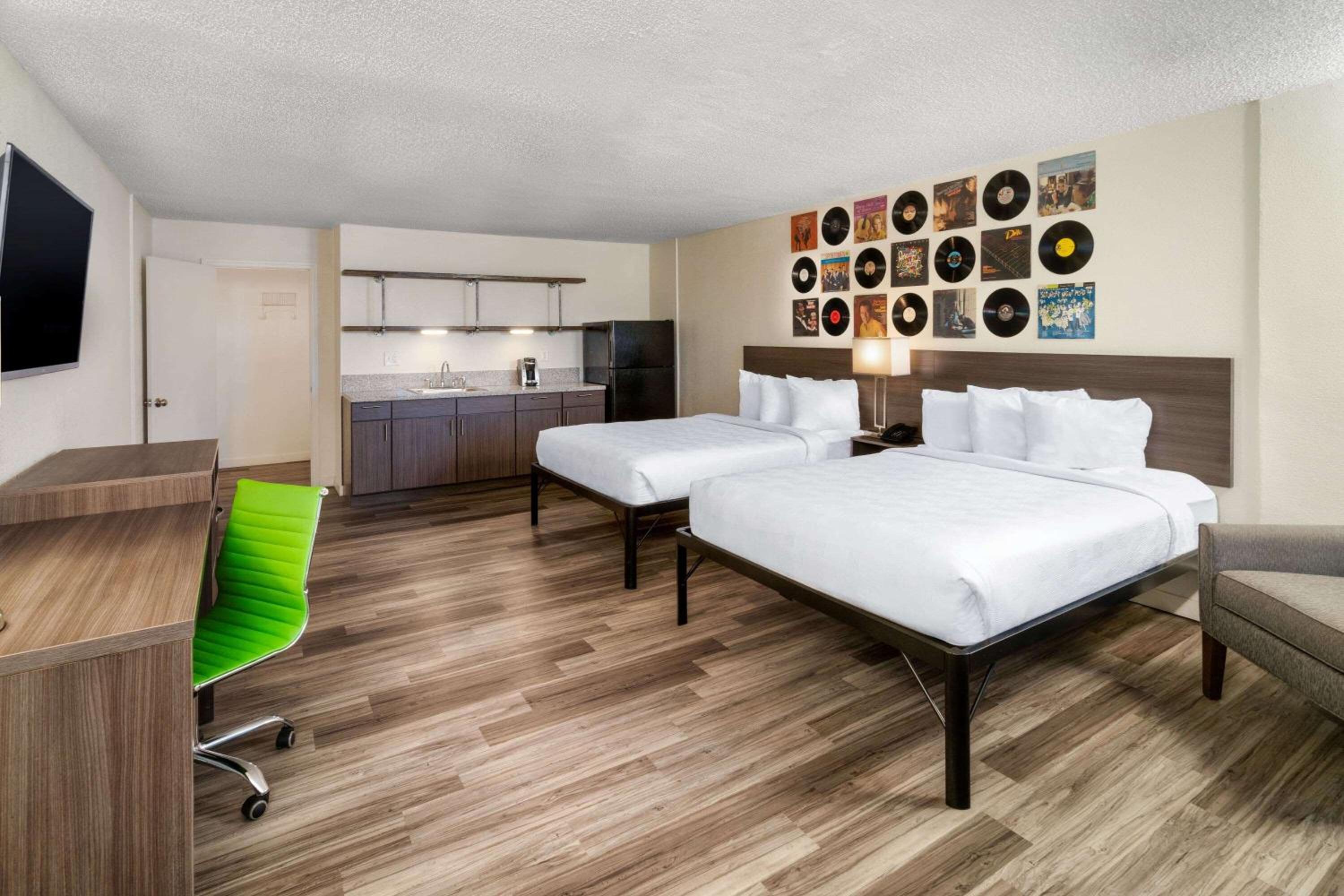 Double Room with Two Double Beds - Non-Smoking - Photo 1