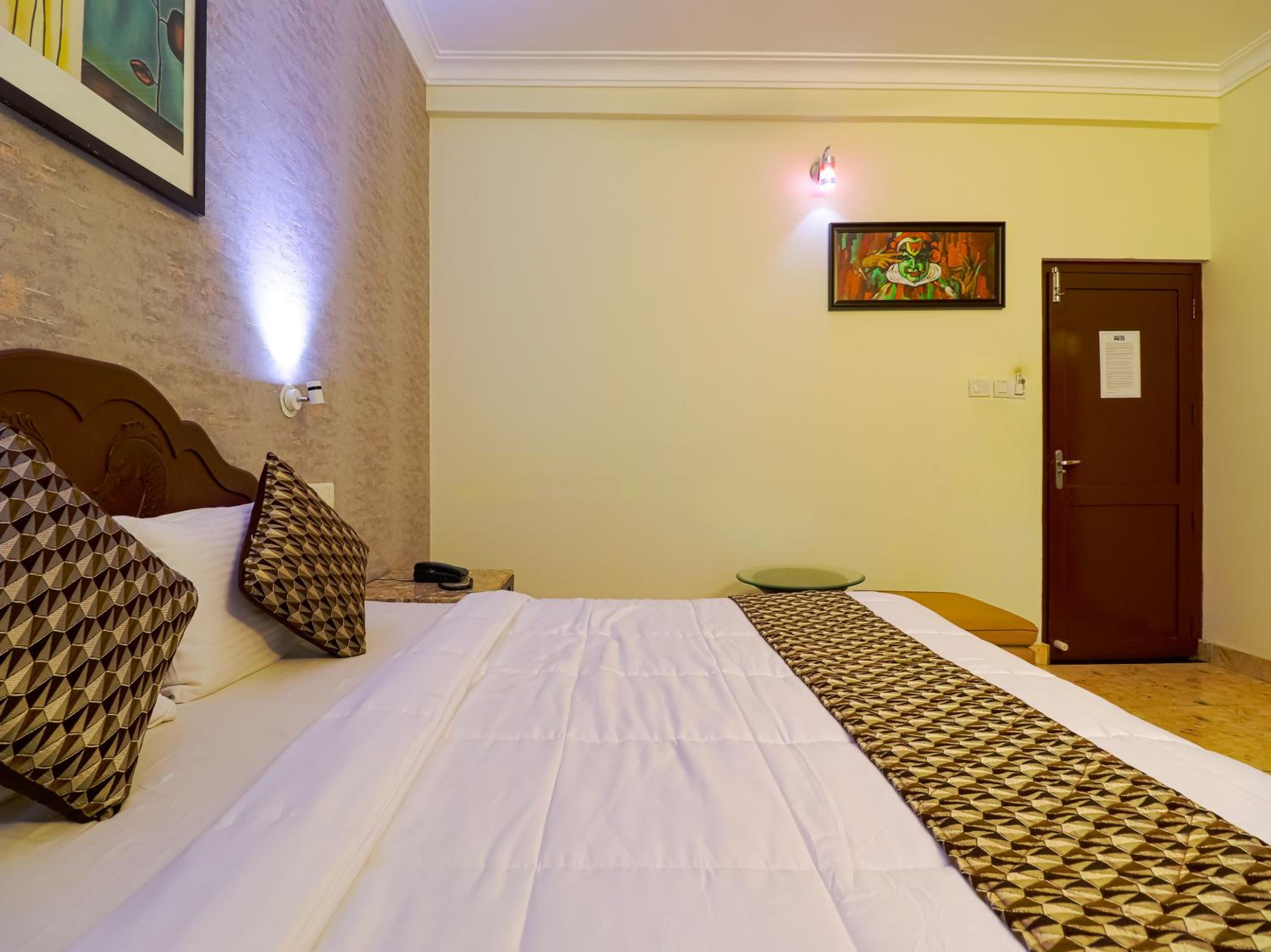 Double Room with Balcony - Photo 4