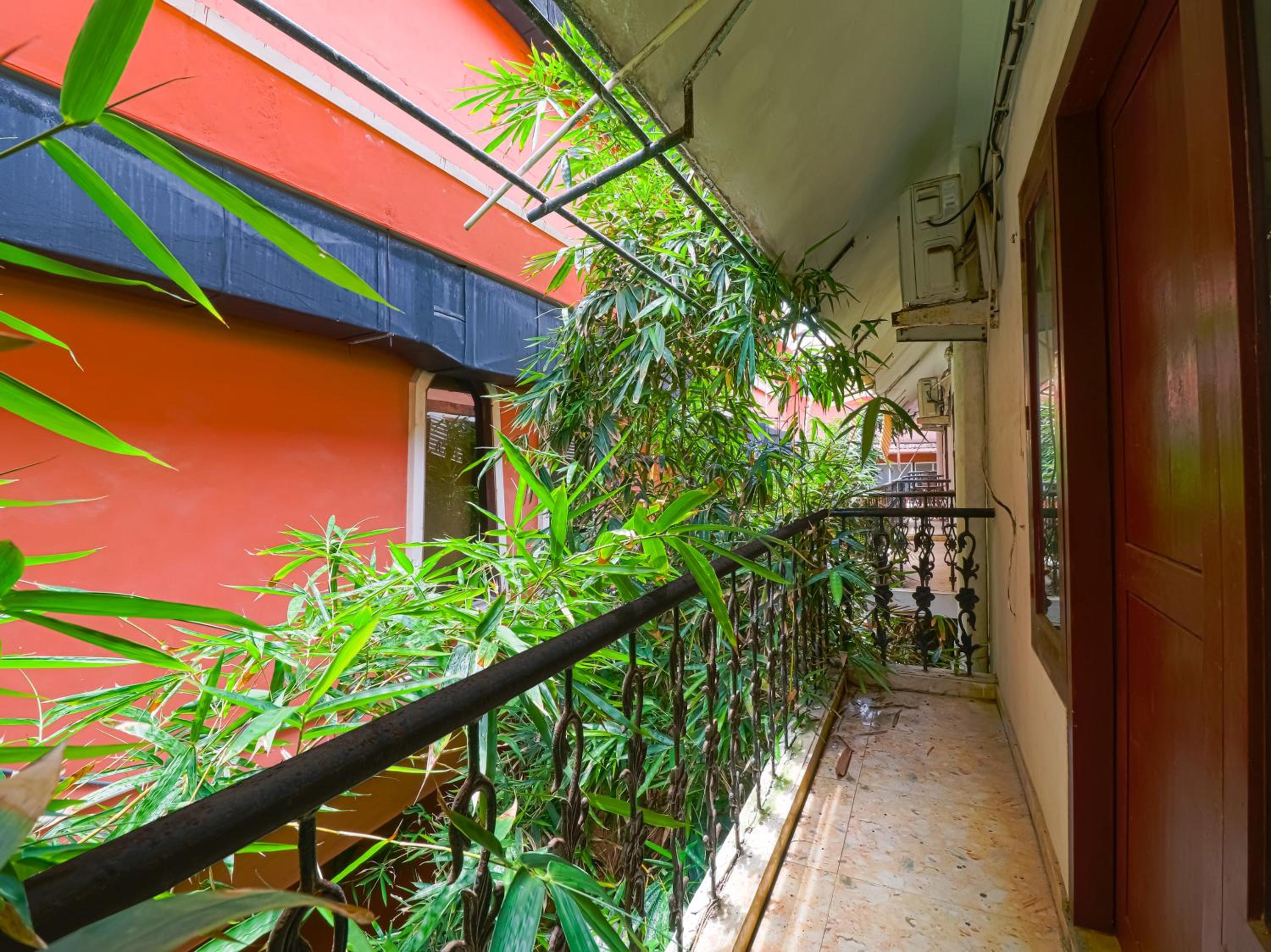 Double Room with Balcony - Photo 6