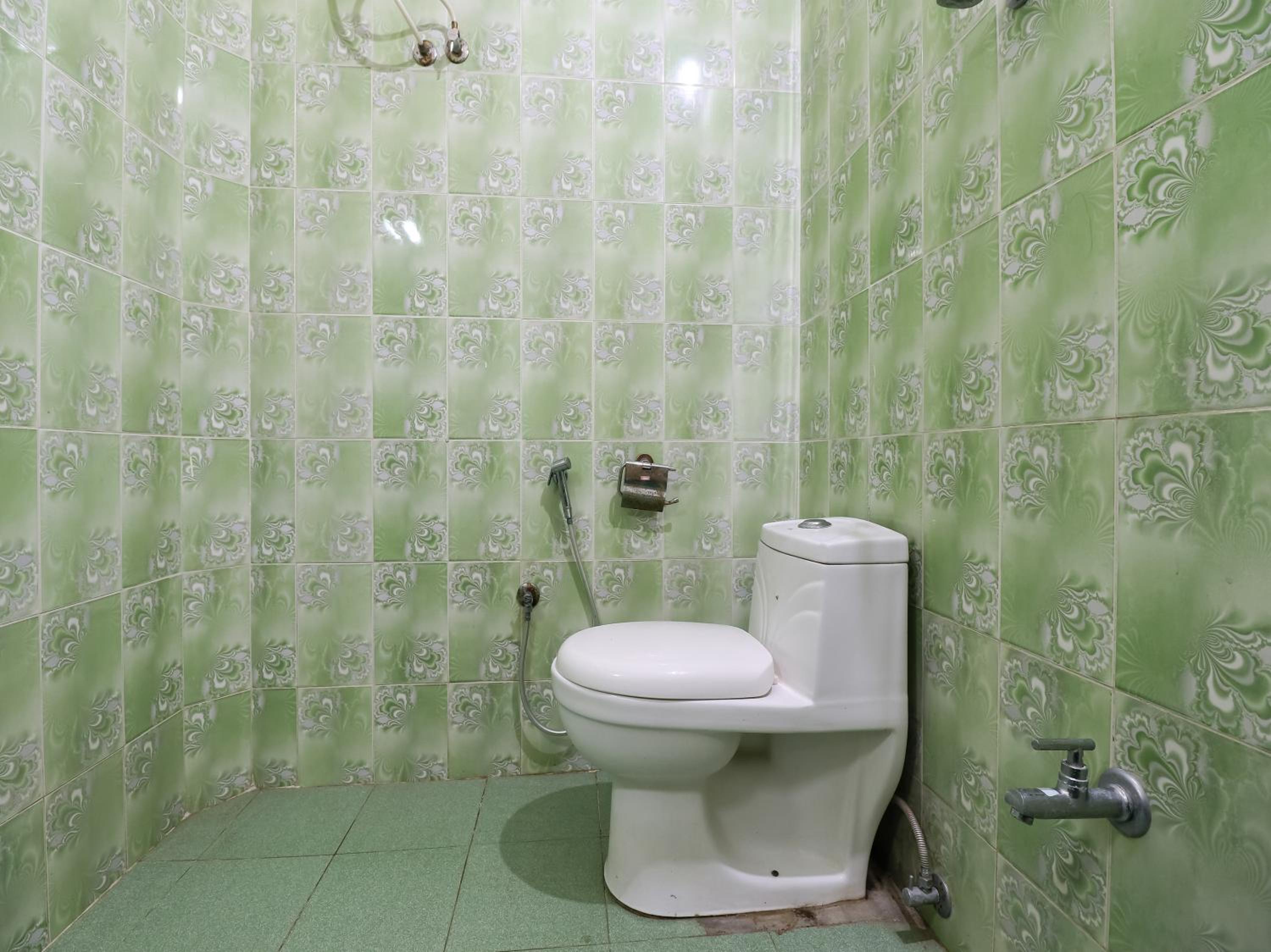 Double Room with Balcony - Photo 8