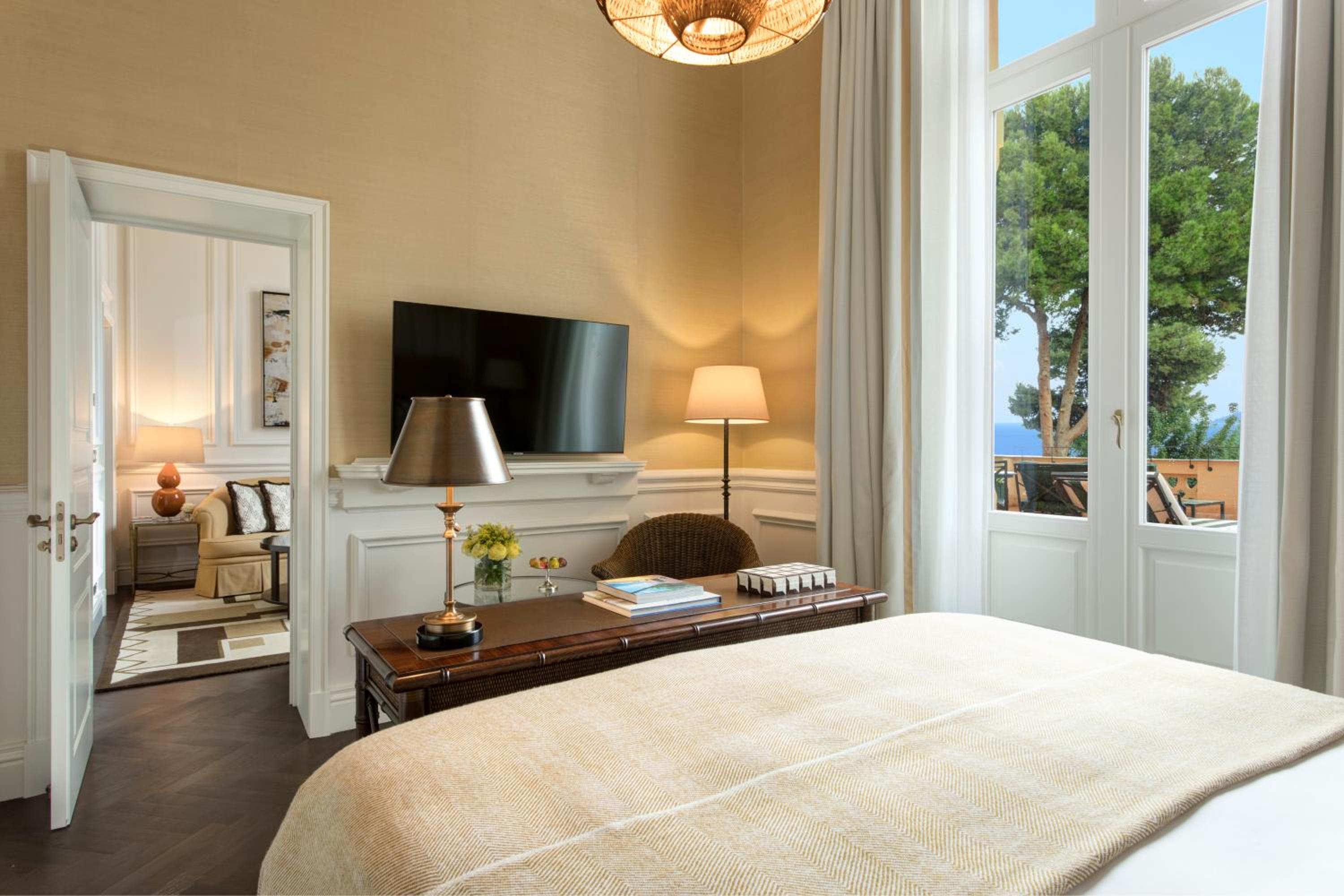 Deluxe Suite (Non Smoking)