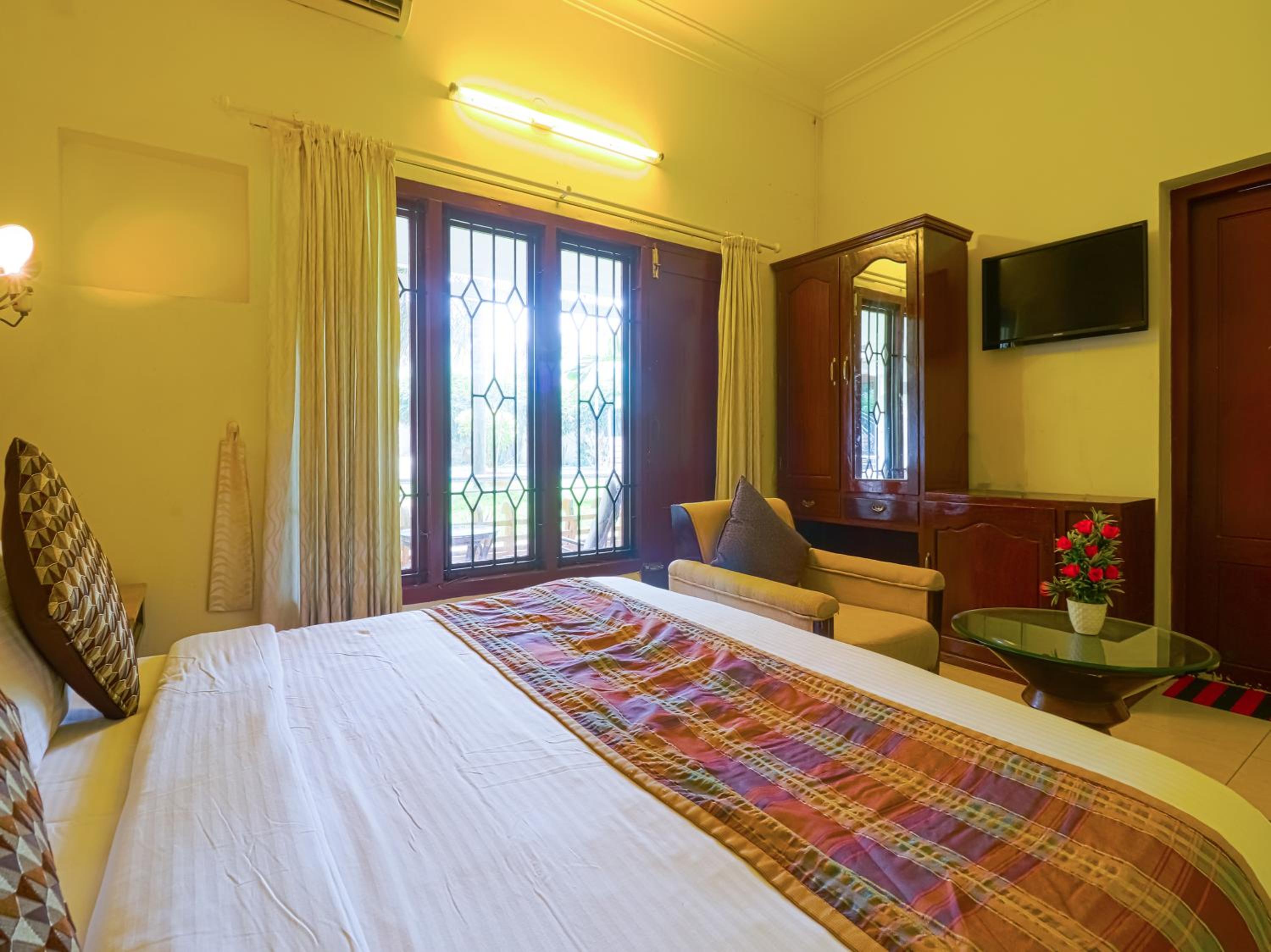 Deluxe Double Room with Balcony - Photo 7