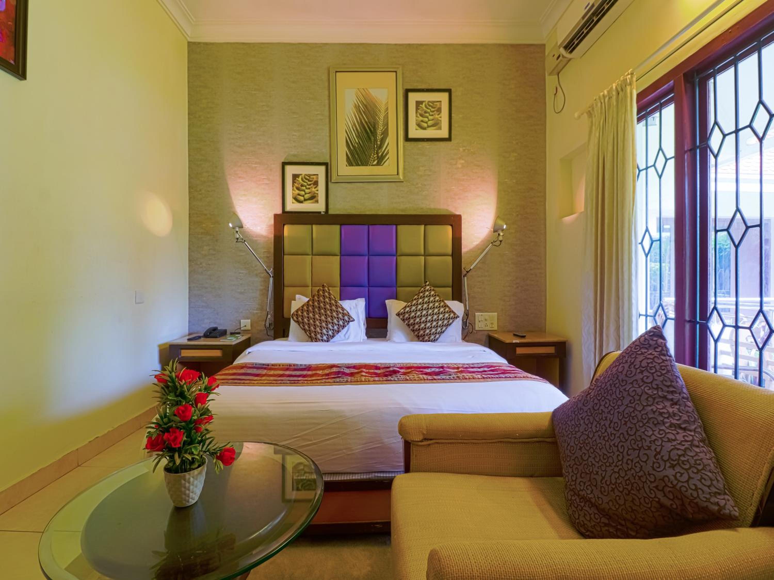Deluxe Double Room with Balcony - Photo 8