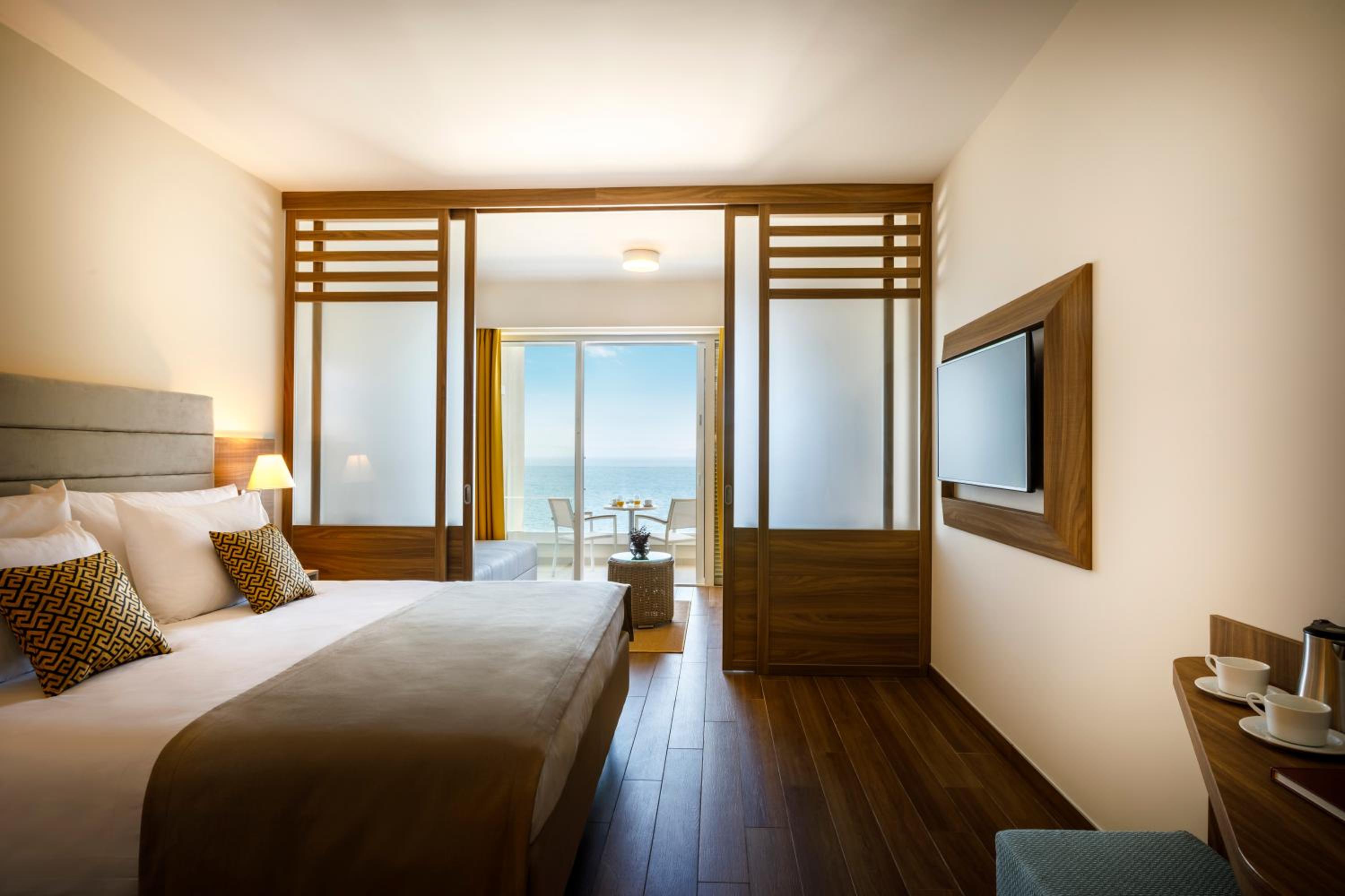 Room for 2+2 Seaview photo 2