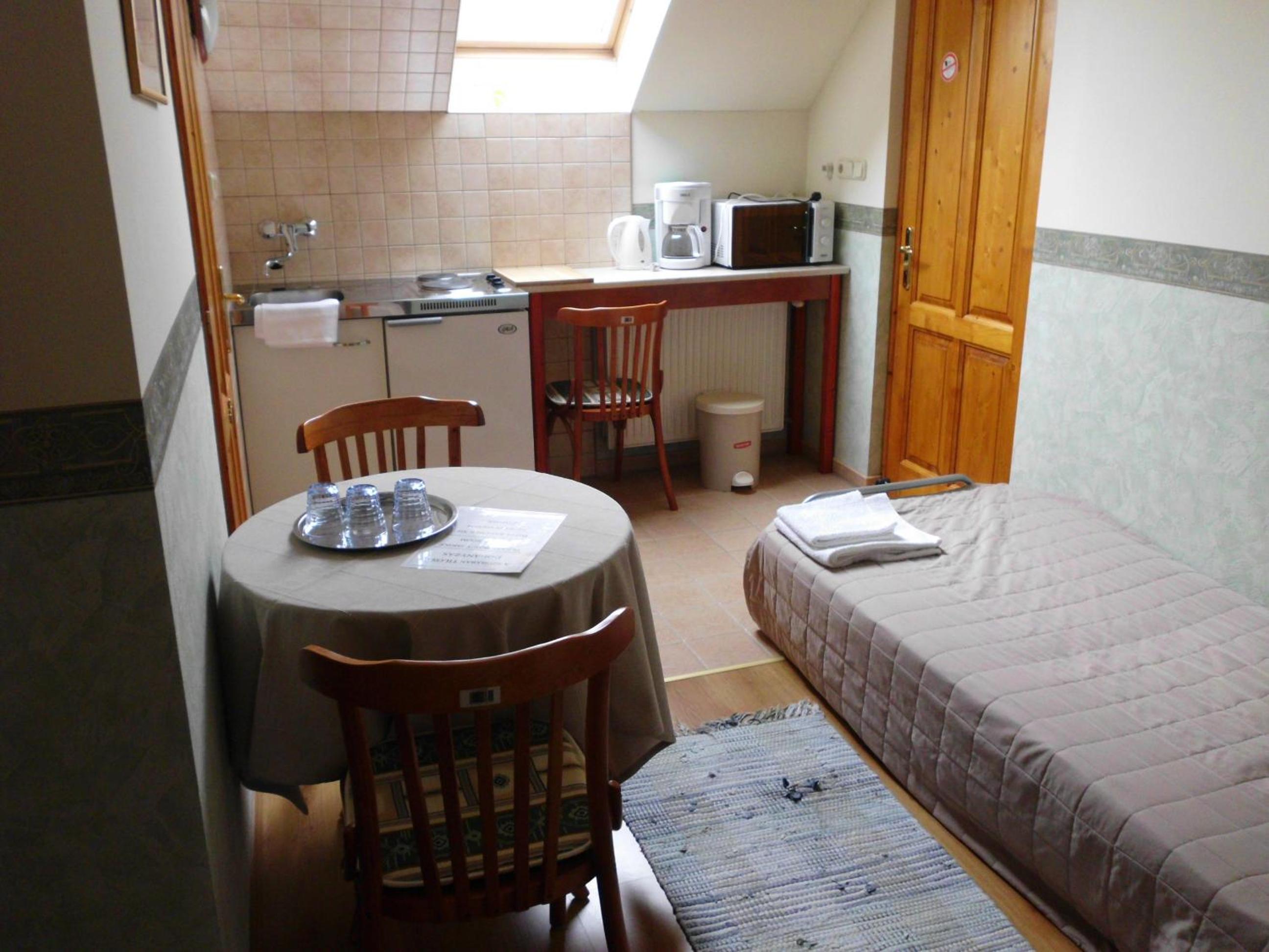 One-Bedroom Apartment - Photo 4