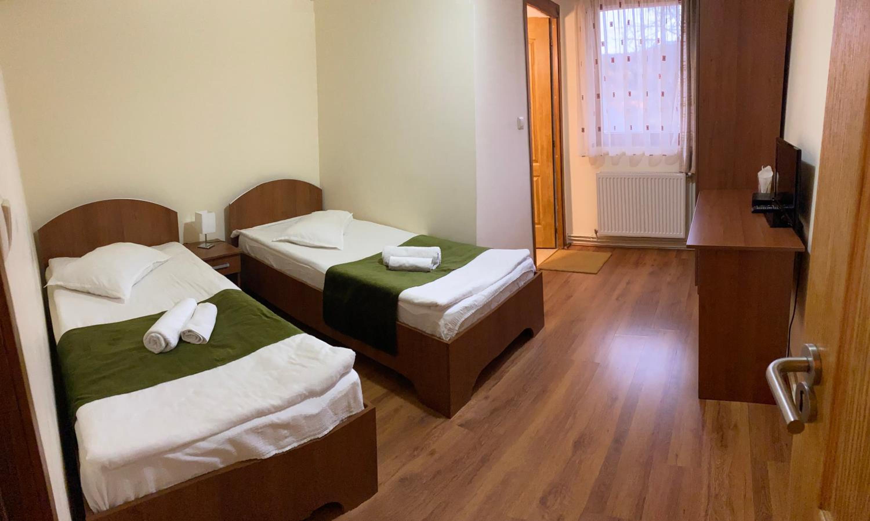 Standard Double or Twin Room - Photo 5