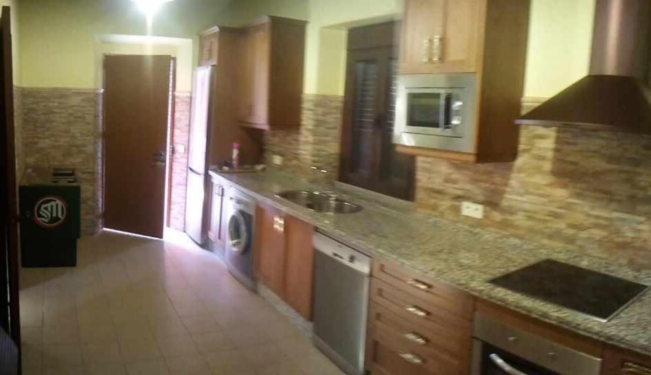 Seven-Bedroom Villa photo 2