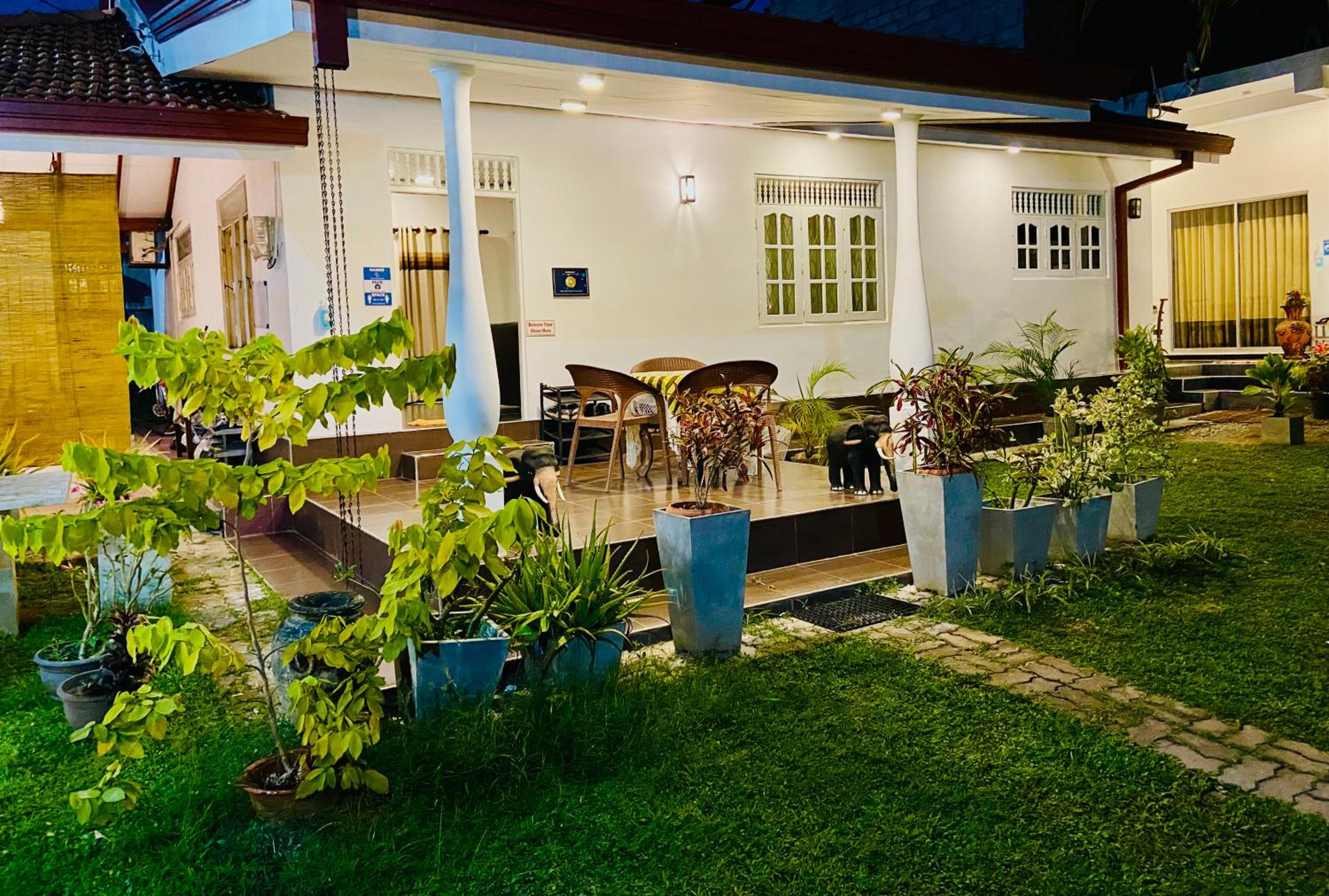 Budget Double Room with Free Airport Transfer photo 3
