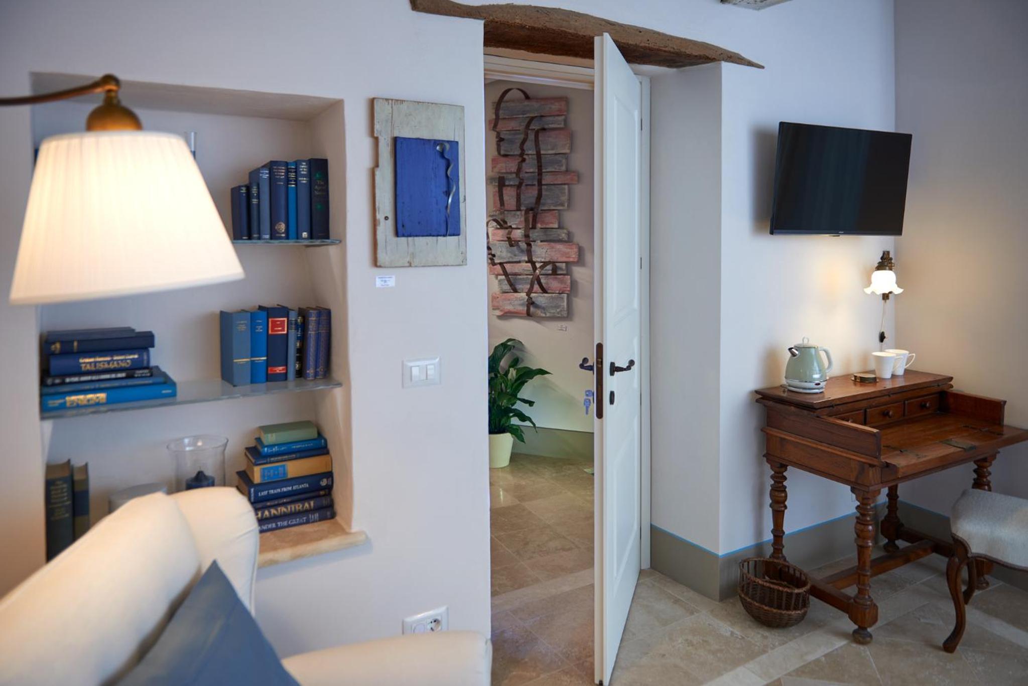 Deluxe Room - Photo 7