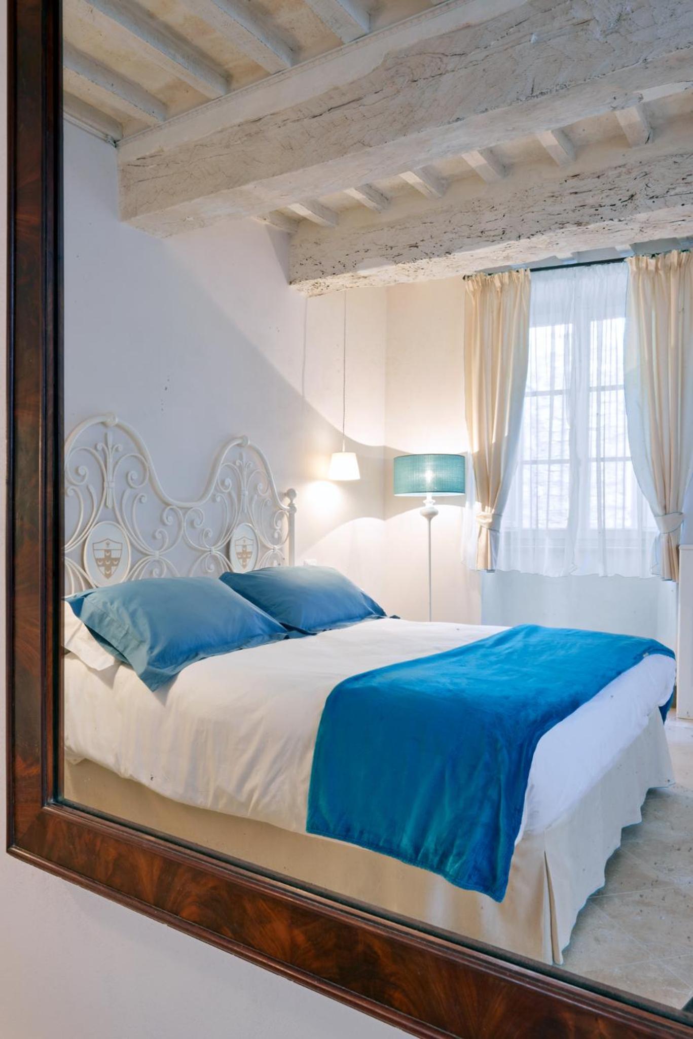 Deluxe Room - Photo 10