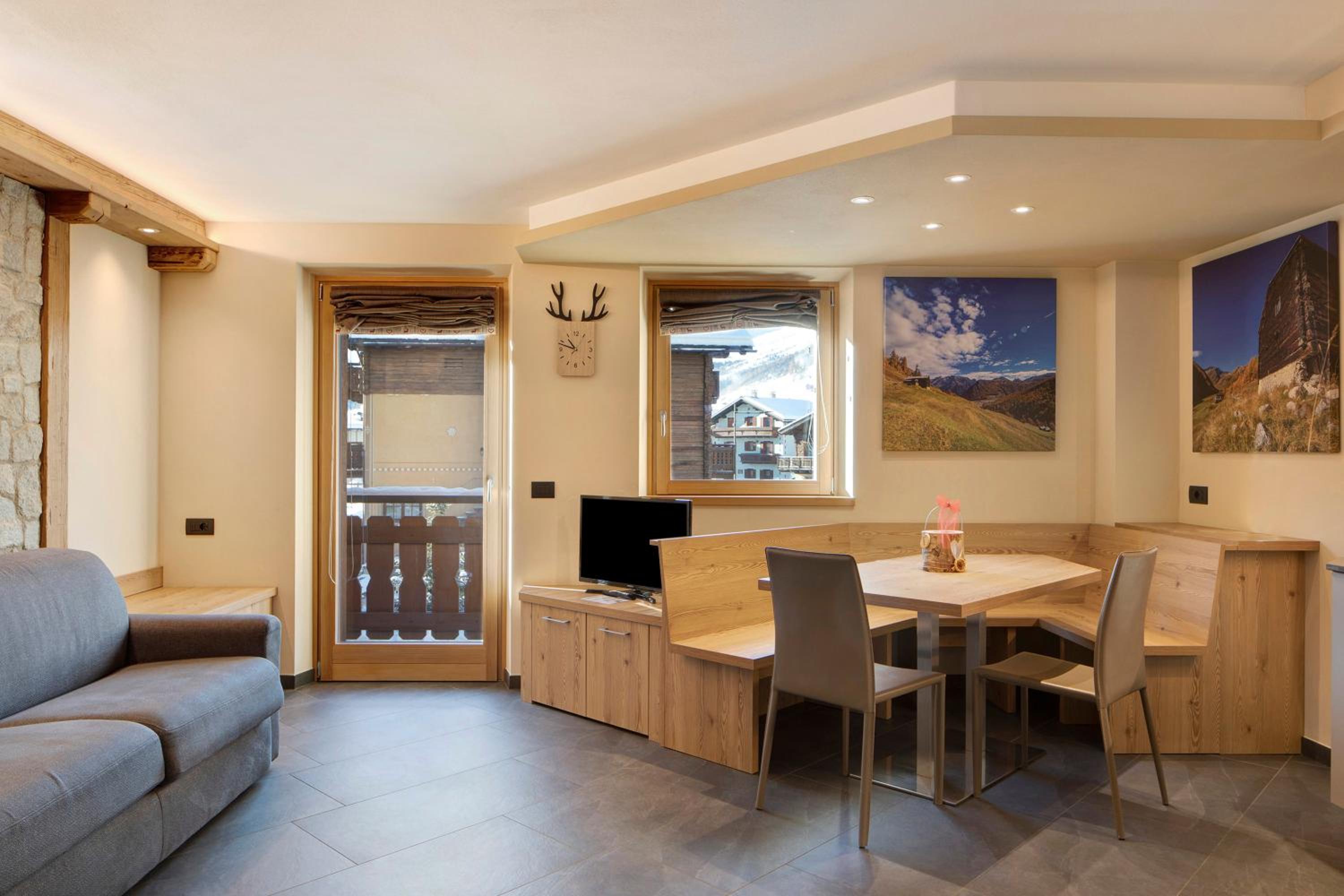 Two-Bedroom Deluxe Apartment with Garden View