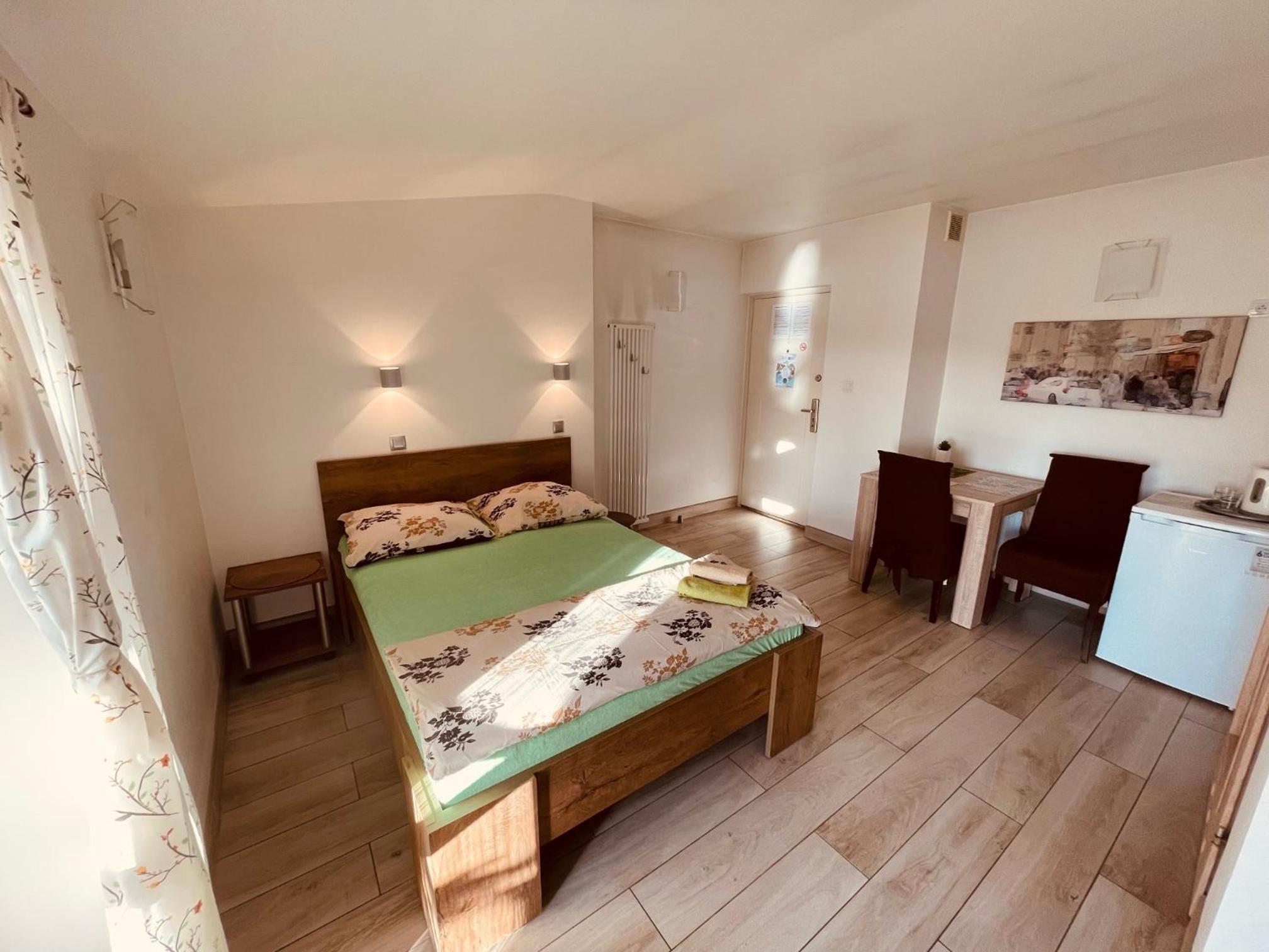 Double Room with Private Bathroom photo 2