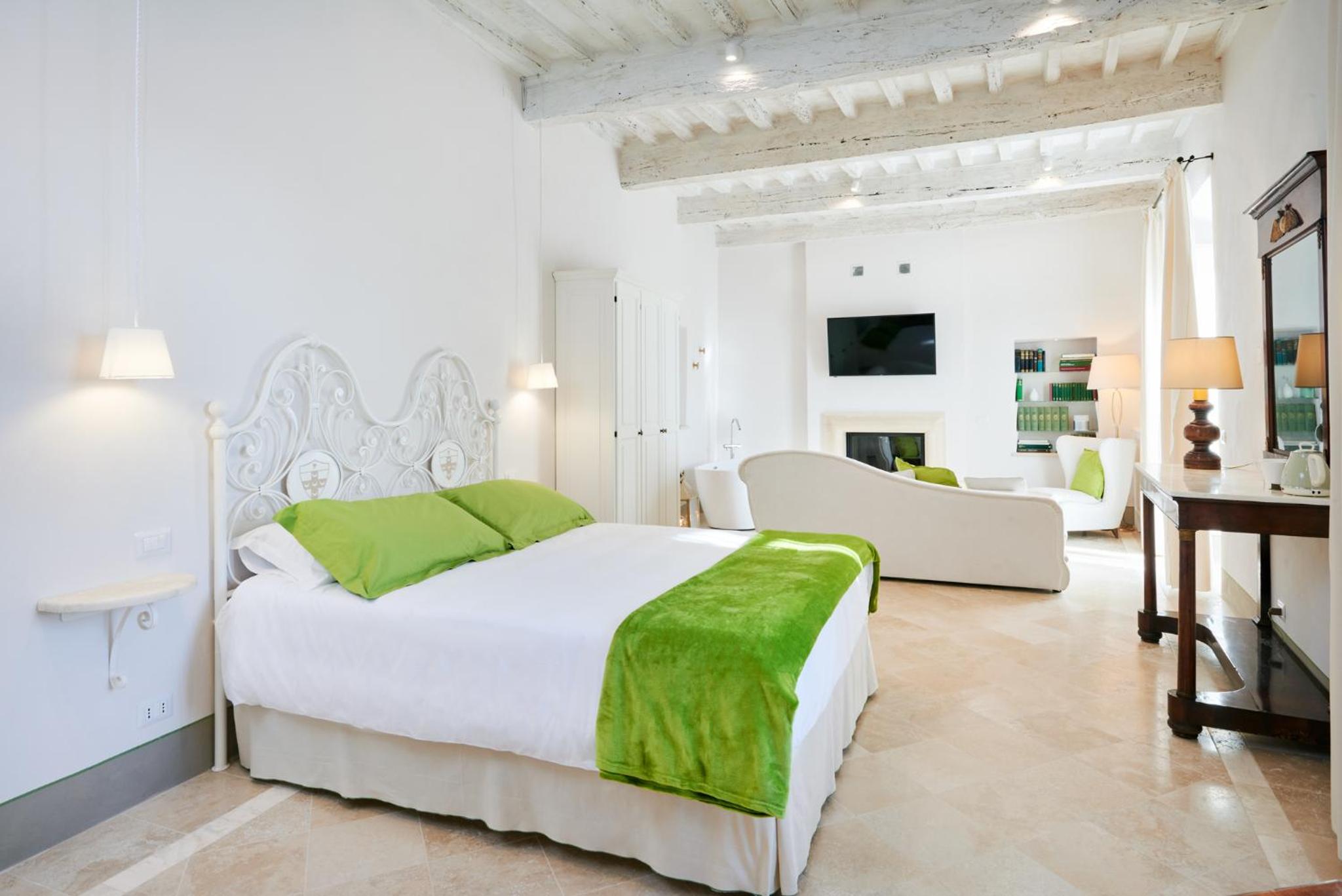 Deluxe Queen Room - Photo 1