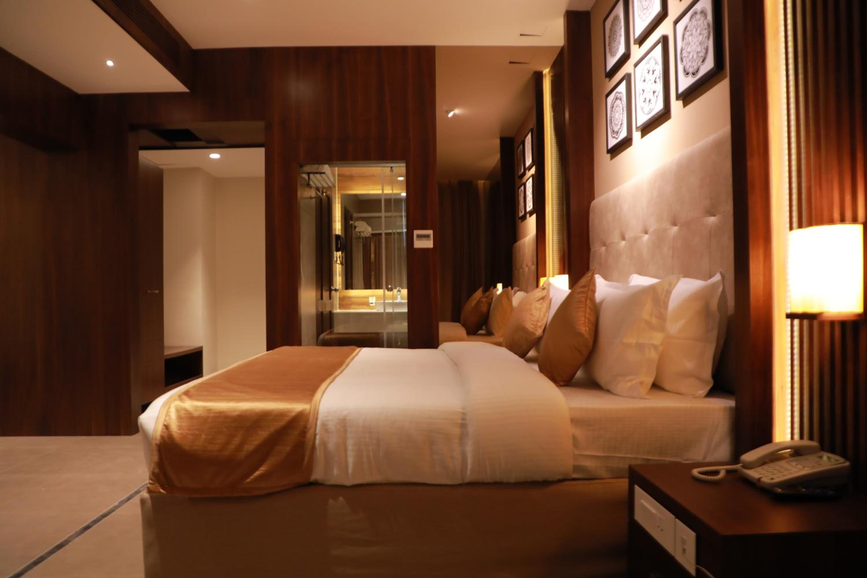 Executive Club - Photo 12