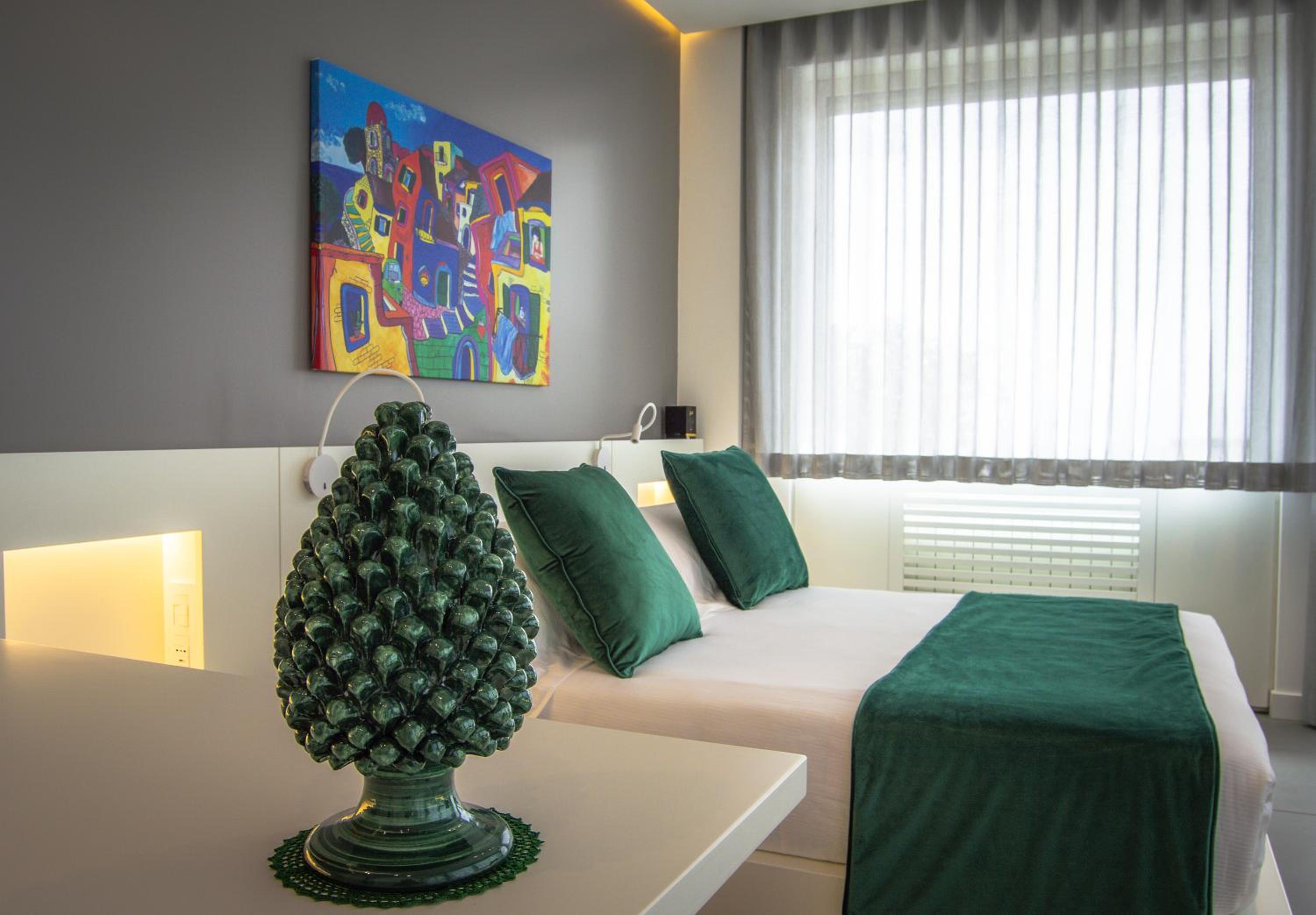Deluxe Double Room - Photo 9