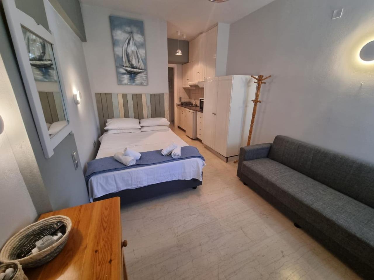 King Studio with Sofa Bed - Photo 21