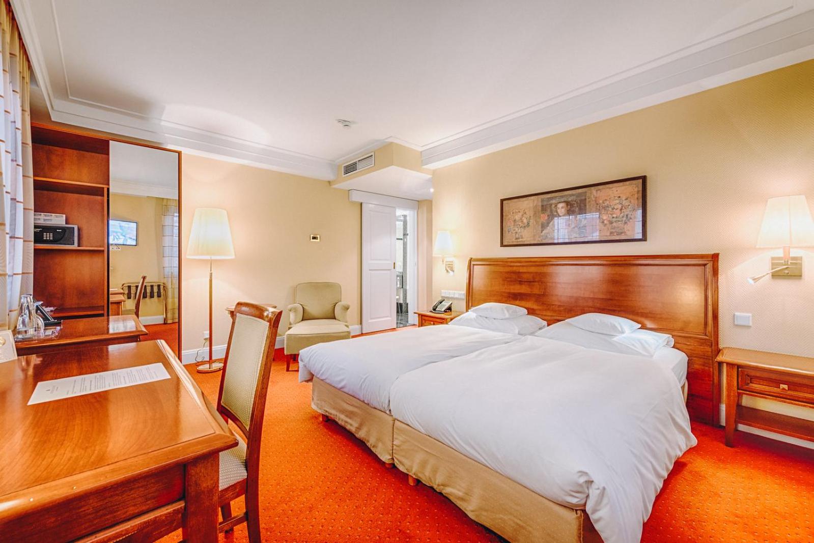 Standard Double Room - Photo 5