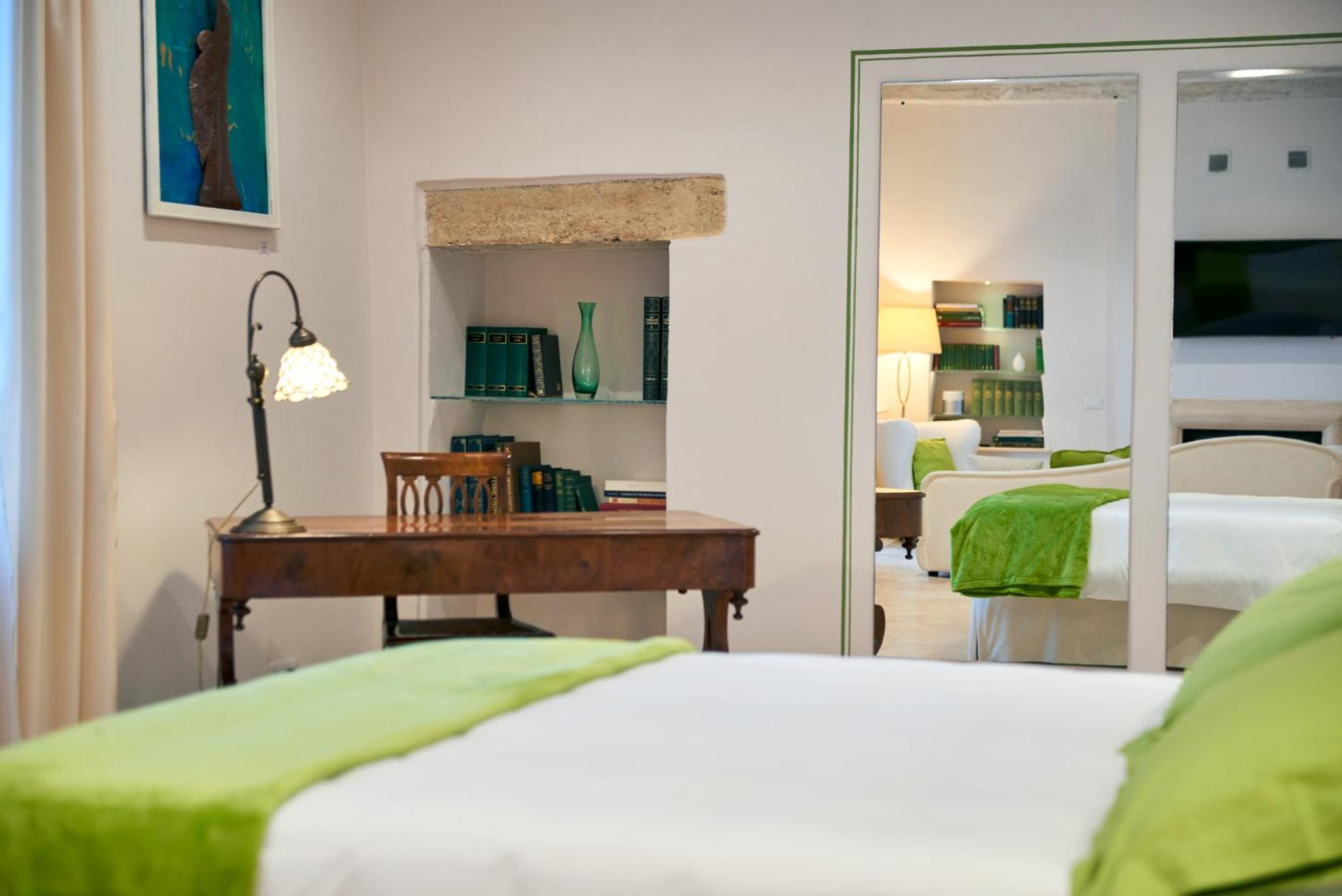 Deluxe Queen Room - Photo 7
