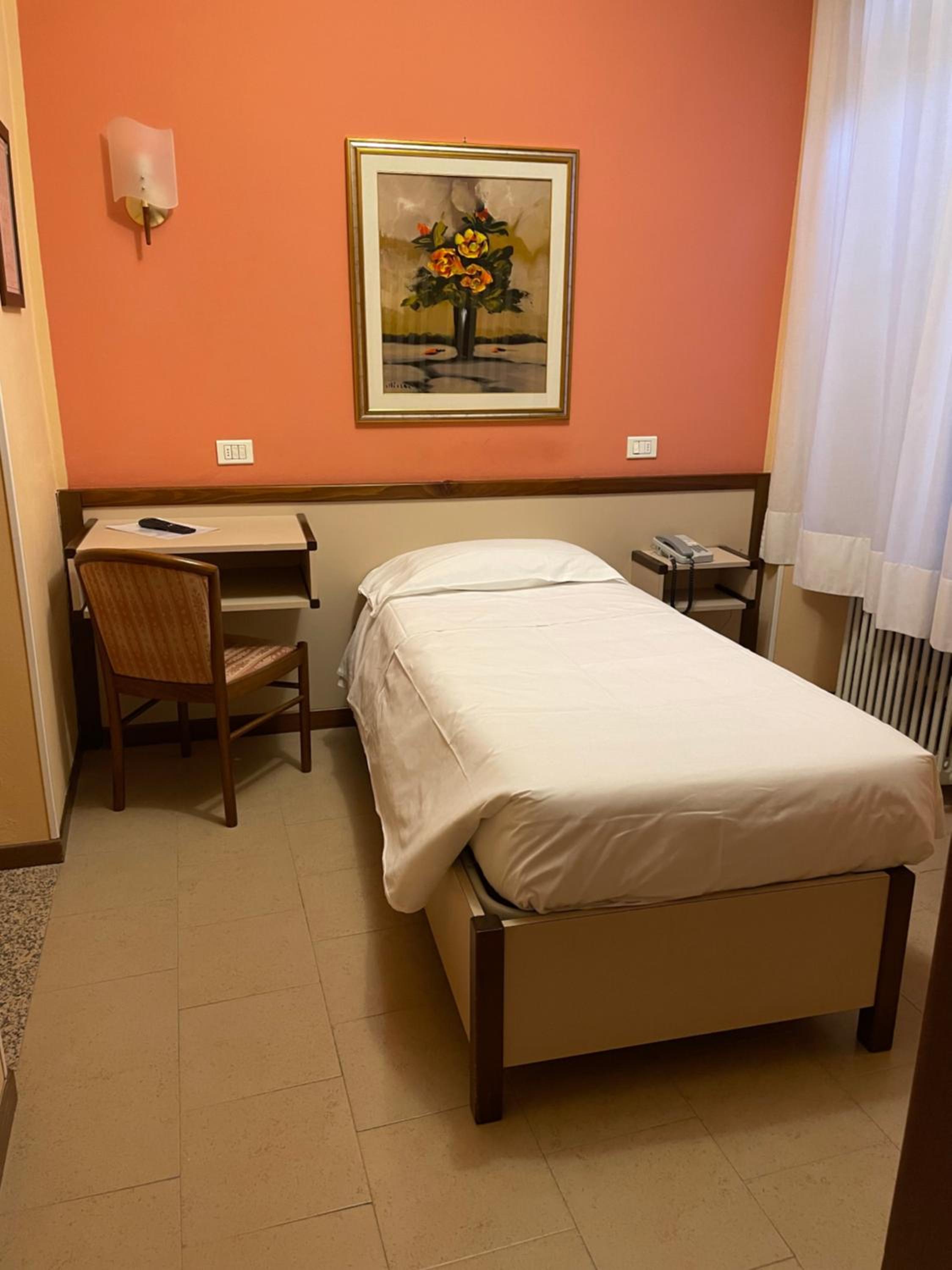 Single Room photo 3