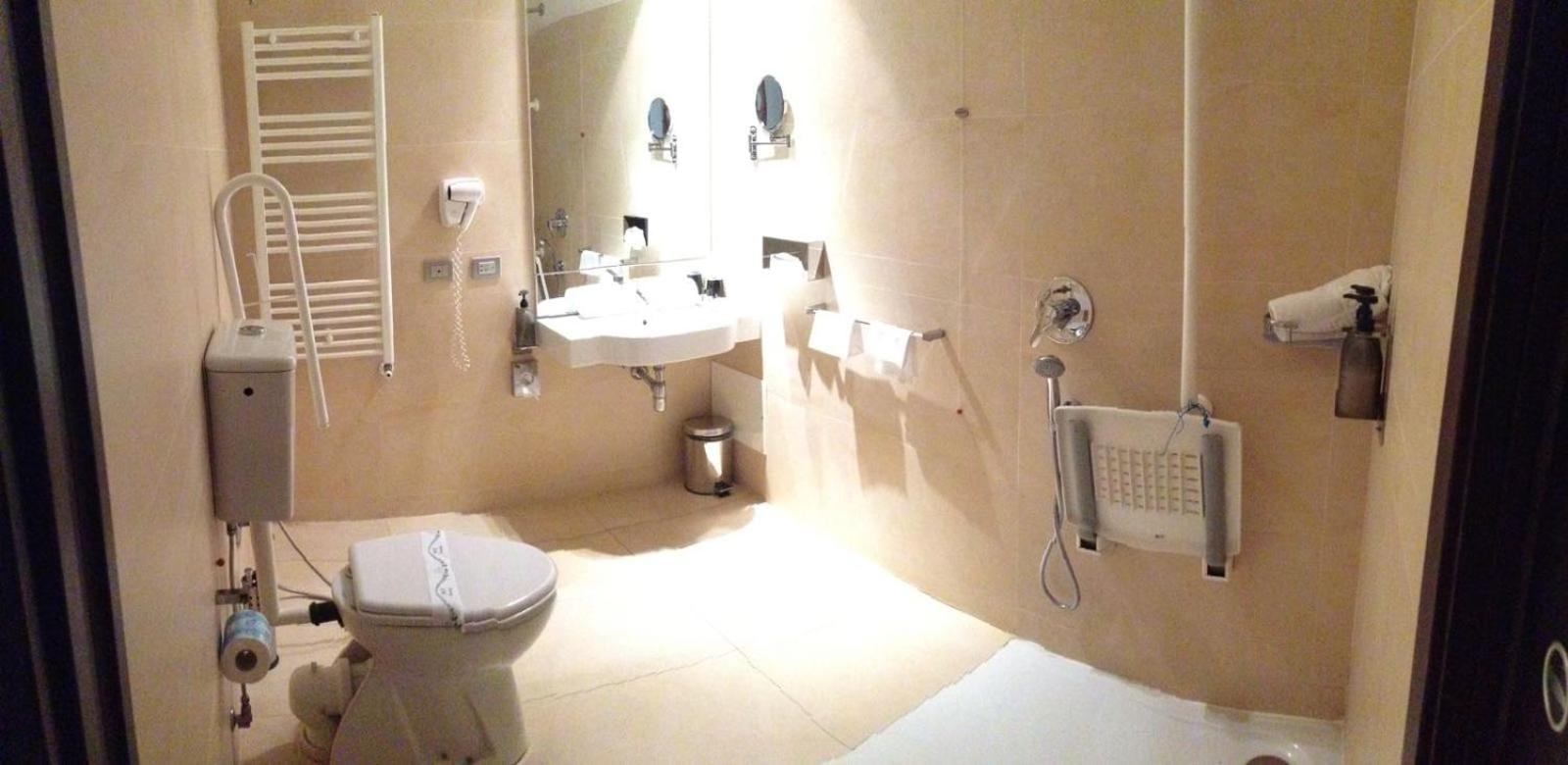 Classic Twin Room - Disability Access - Photo 4
