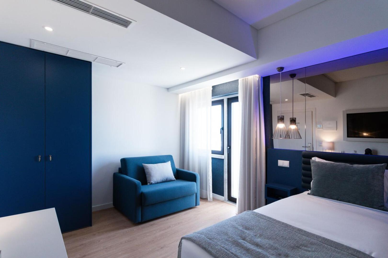 Deluxe Triple Room - Photo 12