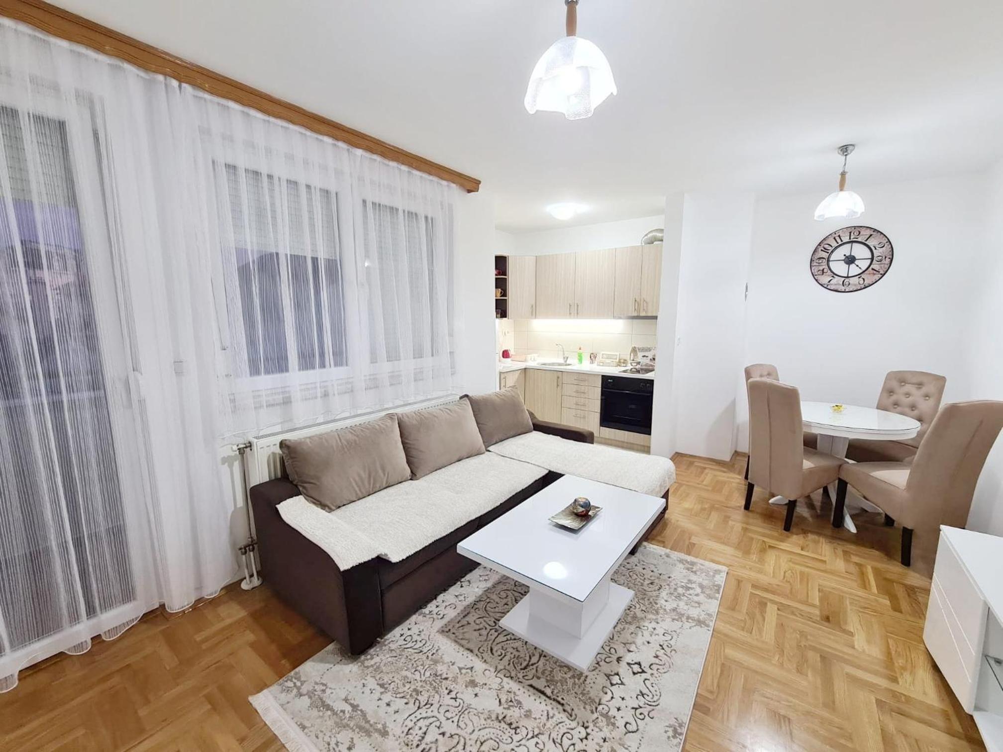 One-Bedroom Apartment photo 1