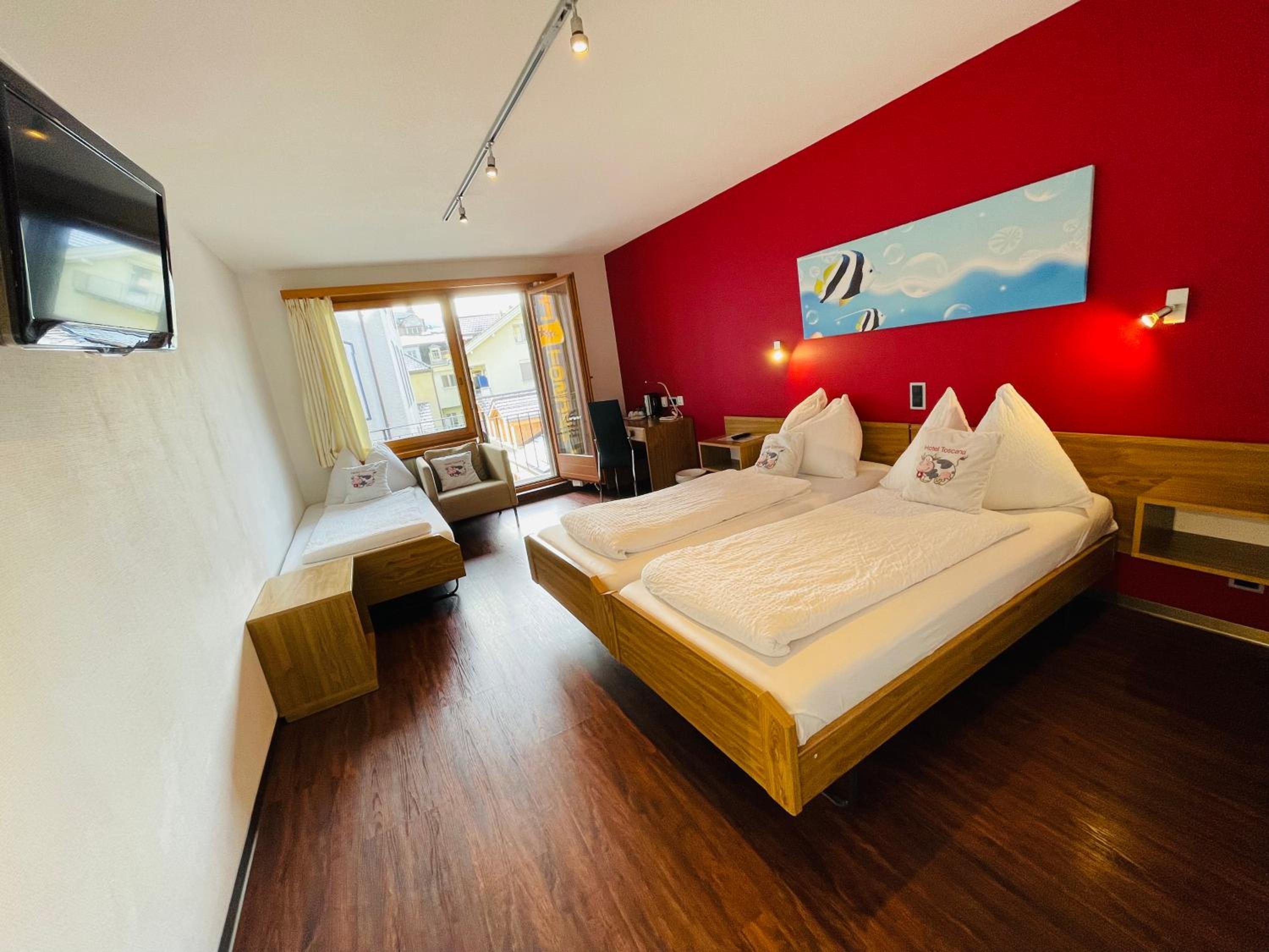 Standard Triple Room with Balcony - Photo 4