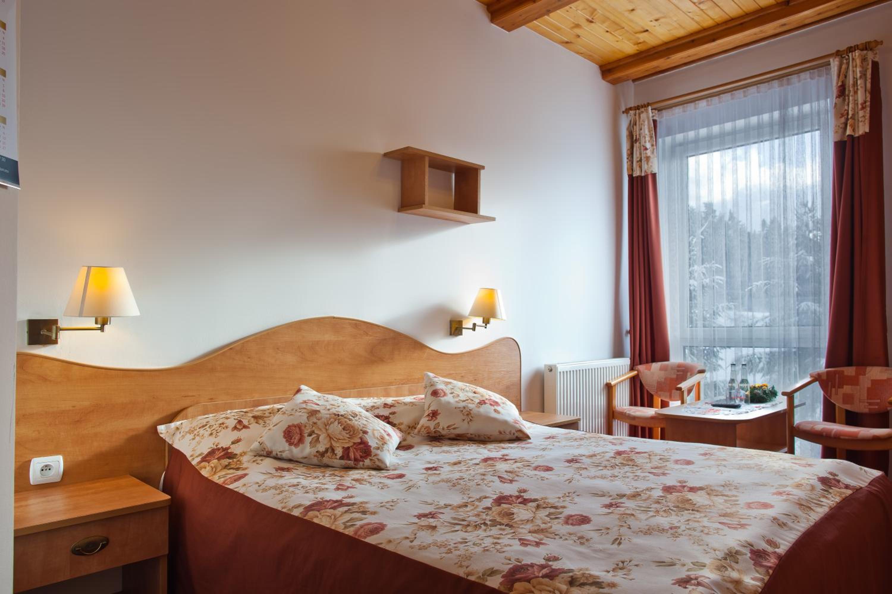 Deluxe Double Room - Photo 9