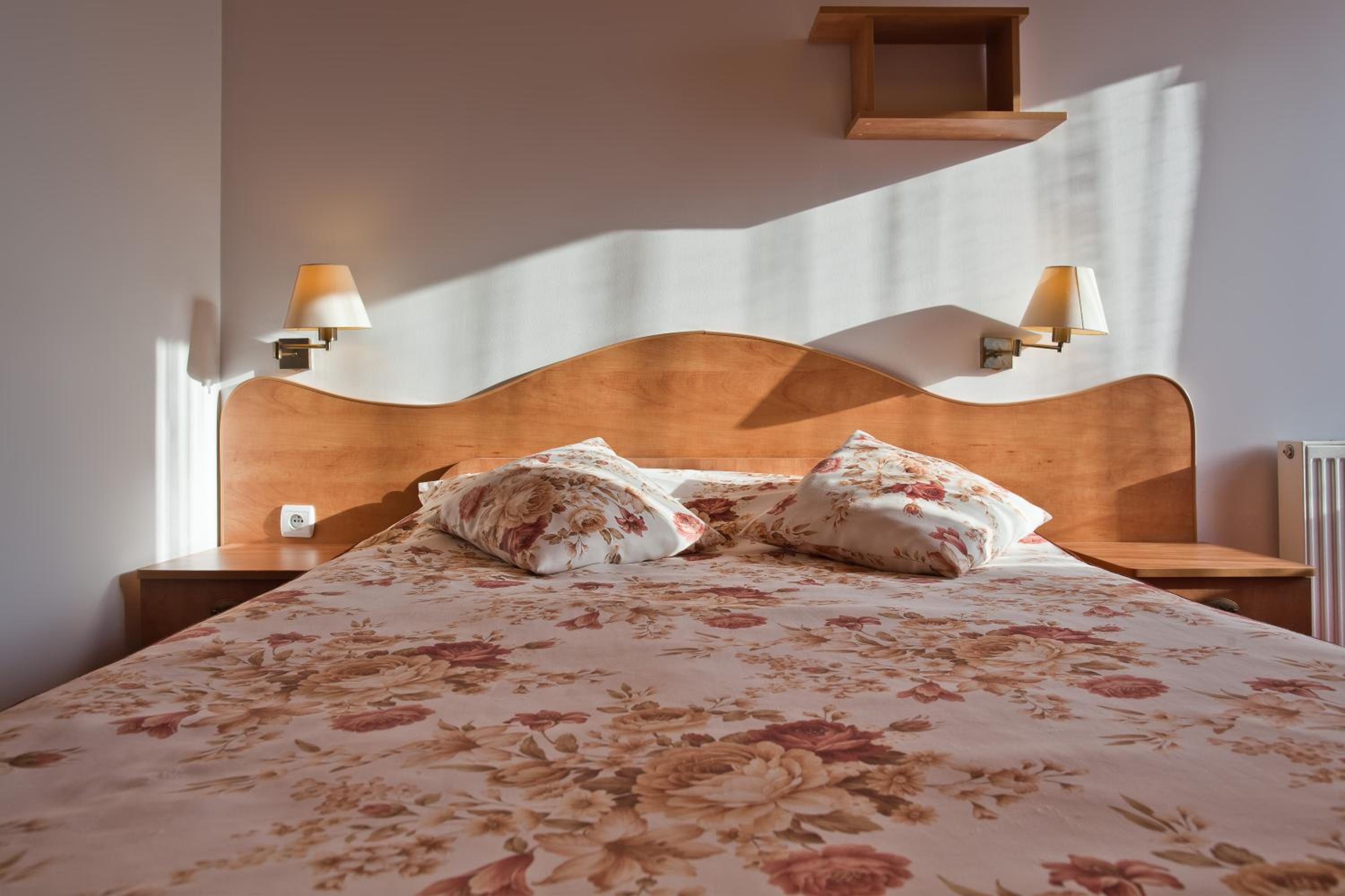 Deluxe Double Room - Photo 12