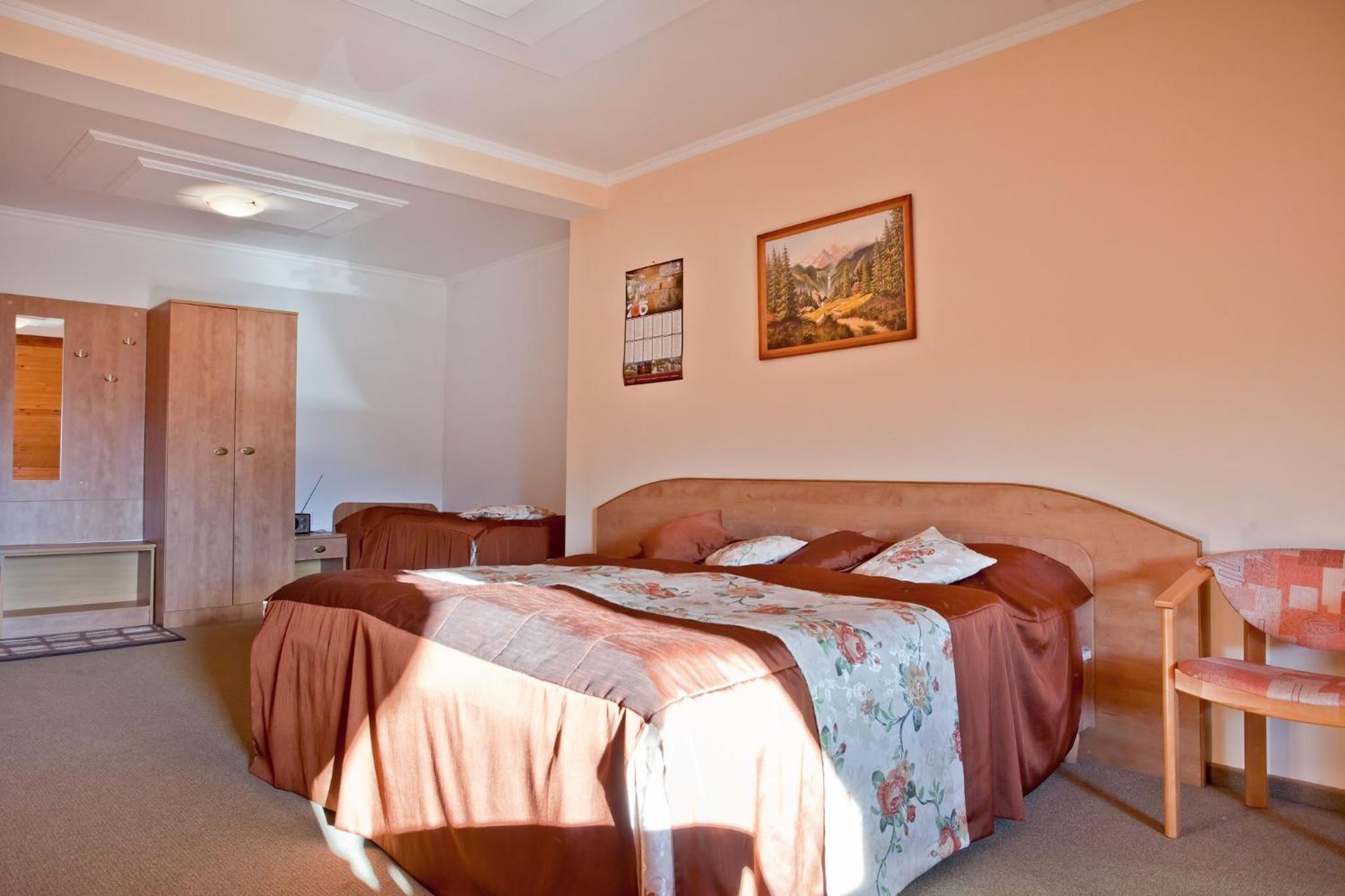 Standard Family Room - Photo 6
