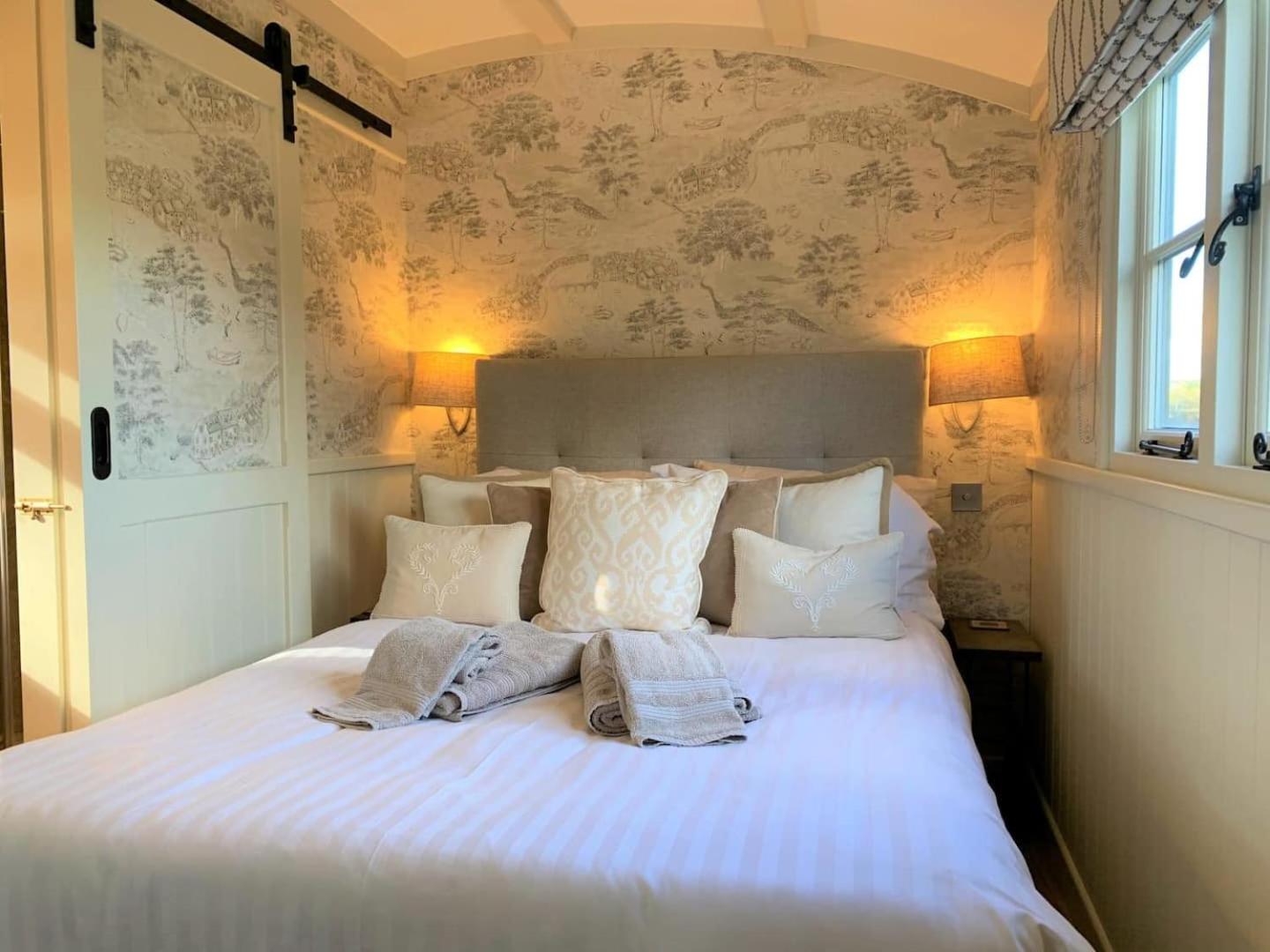 Deluxe Double Room with Shower photo 3