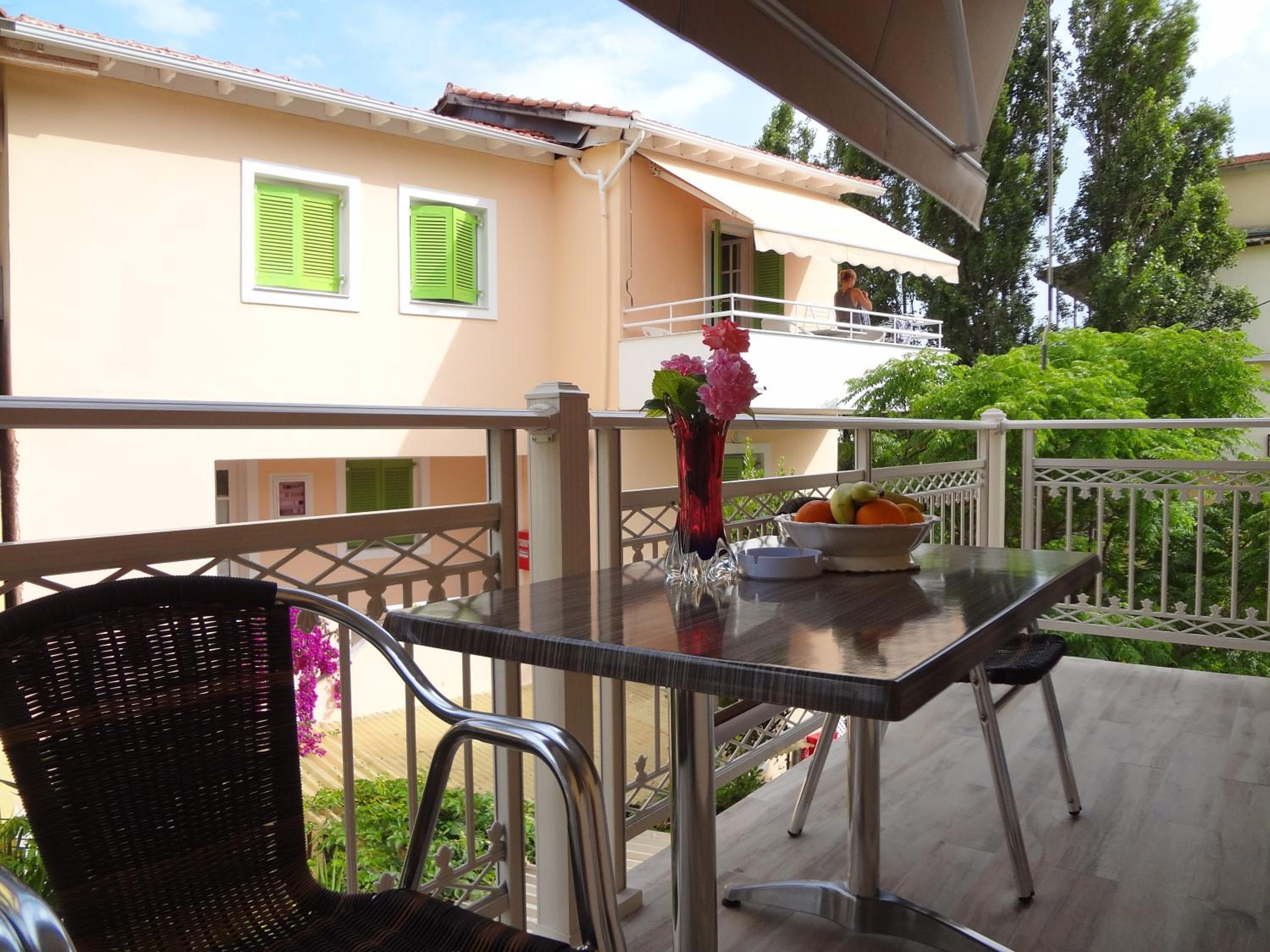 King Studio with Sofa Bed