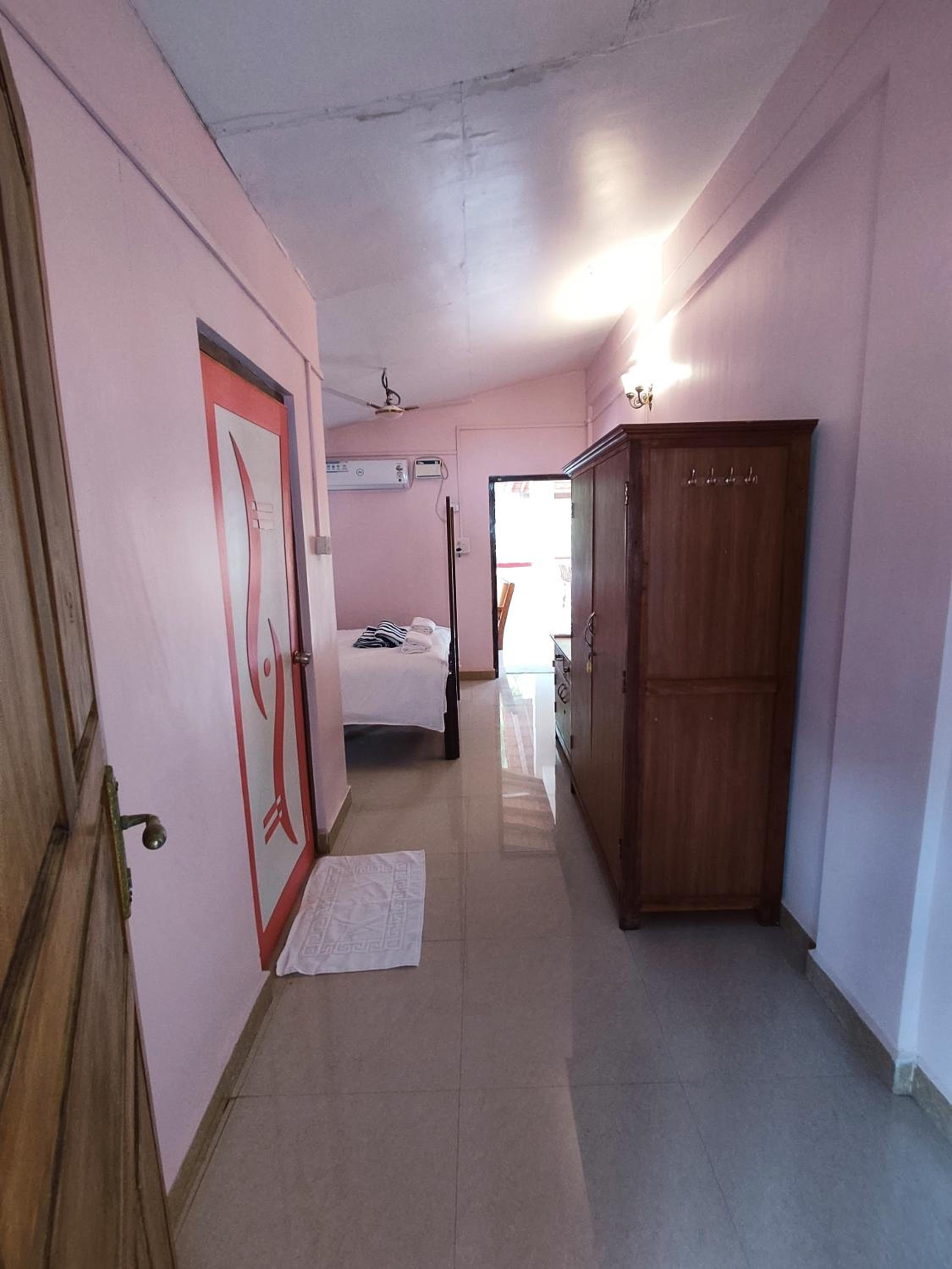 Queen Room with Sea View - Photo 8