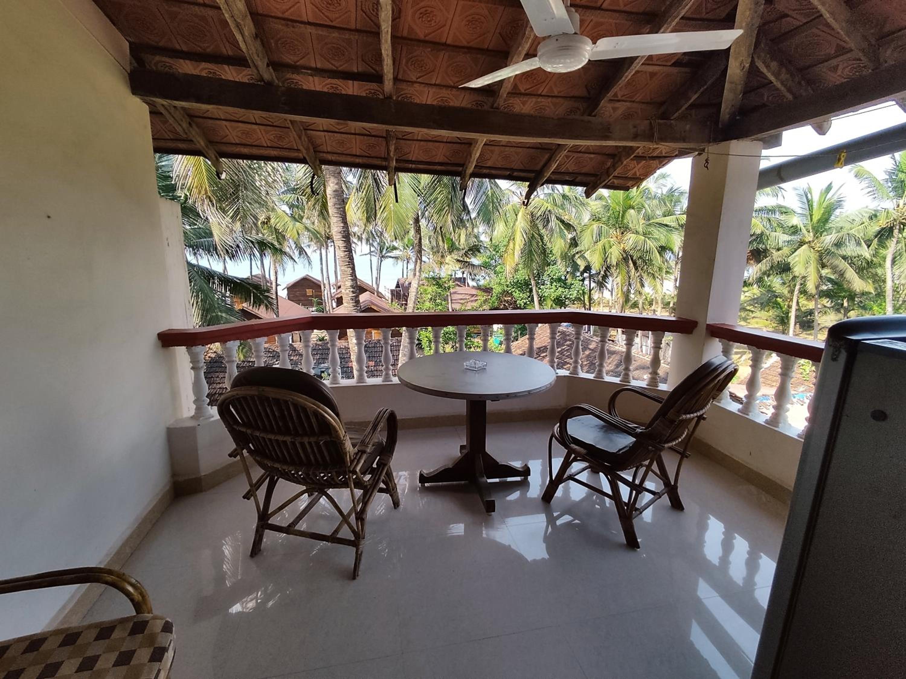 Queen Room with Sea View - Photo 10