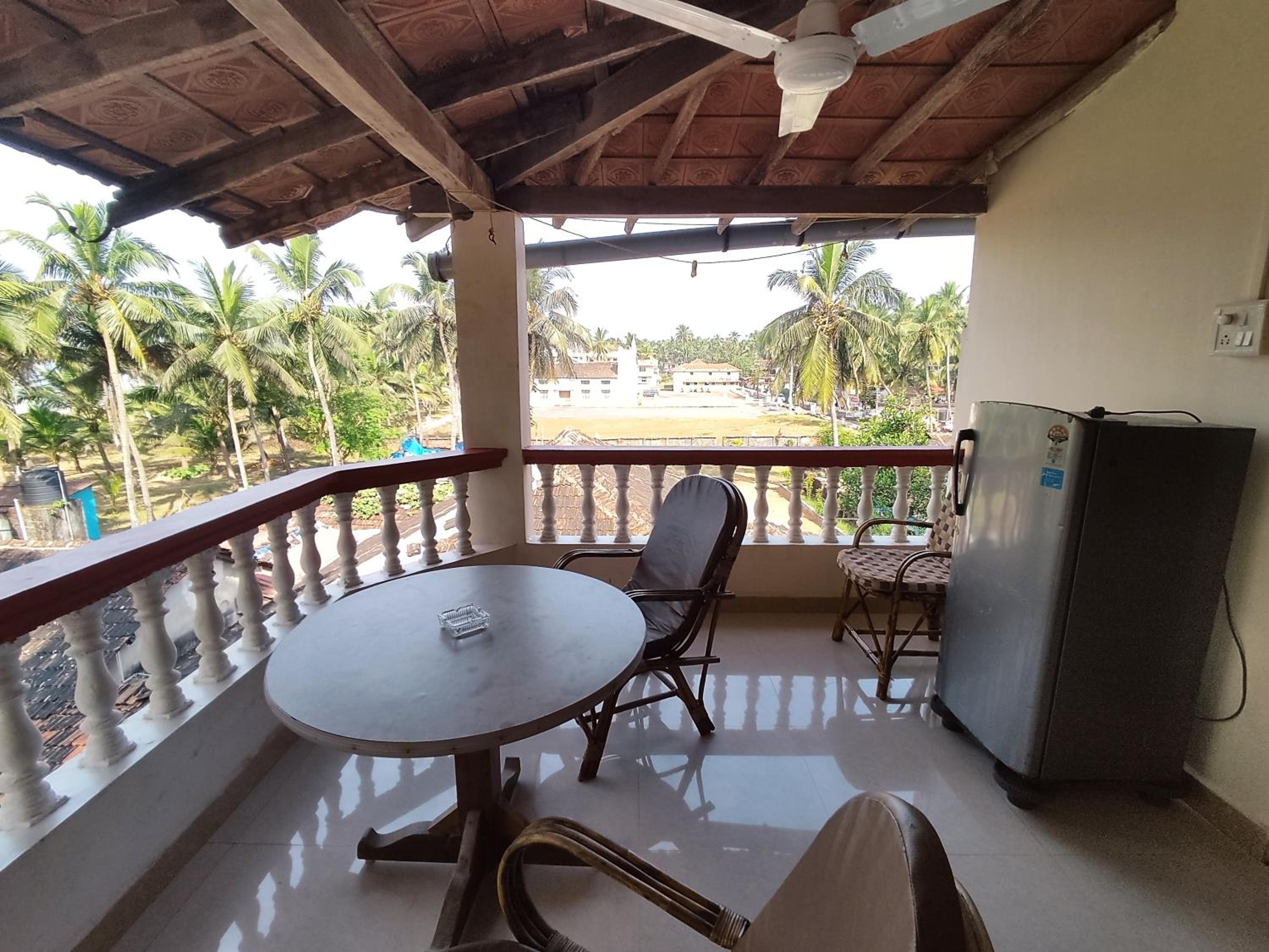 Queen Room with Sea View - Photo 4