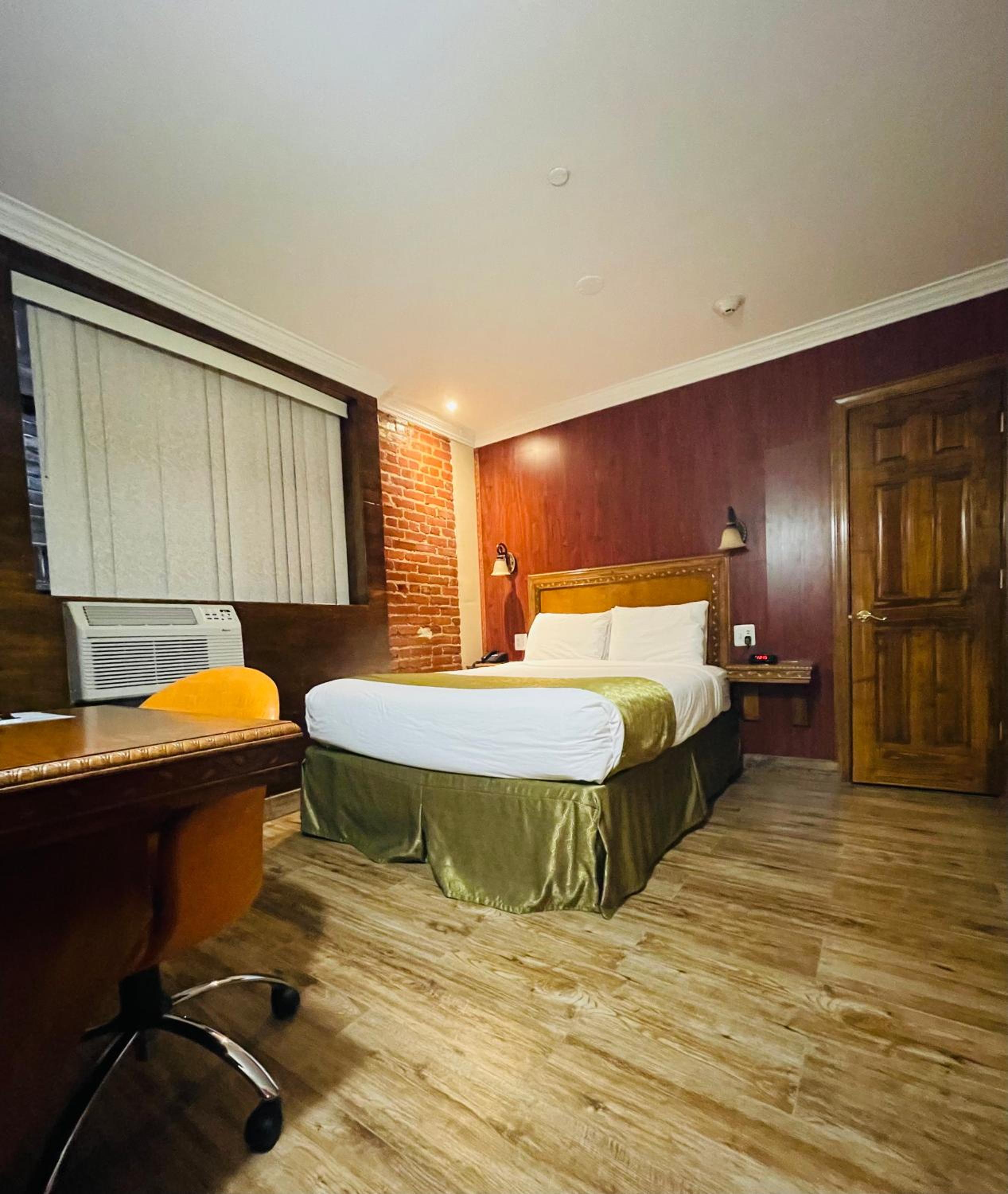 Queen Room - Disability Access