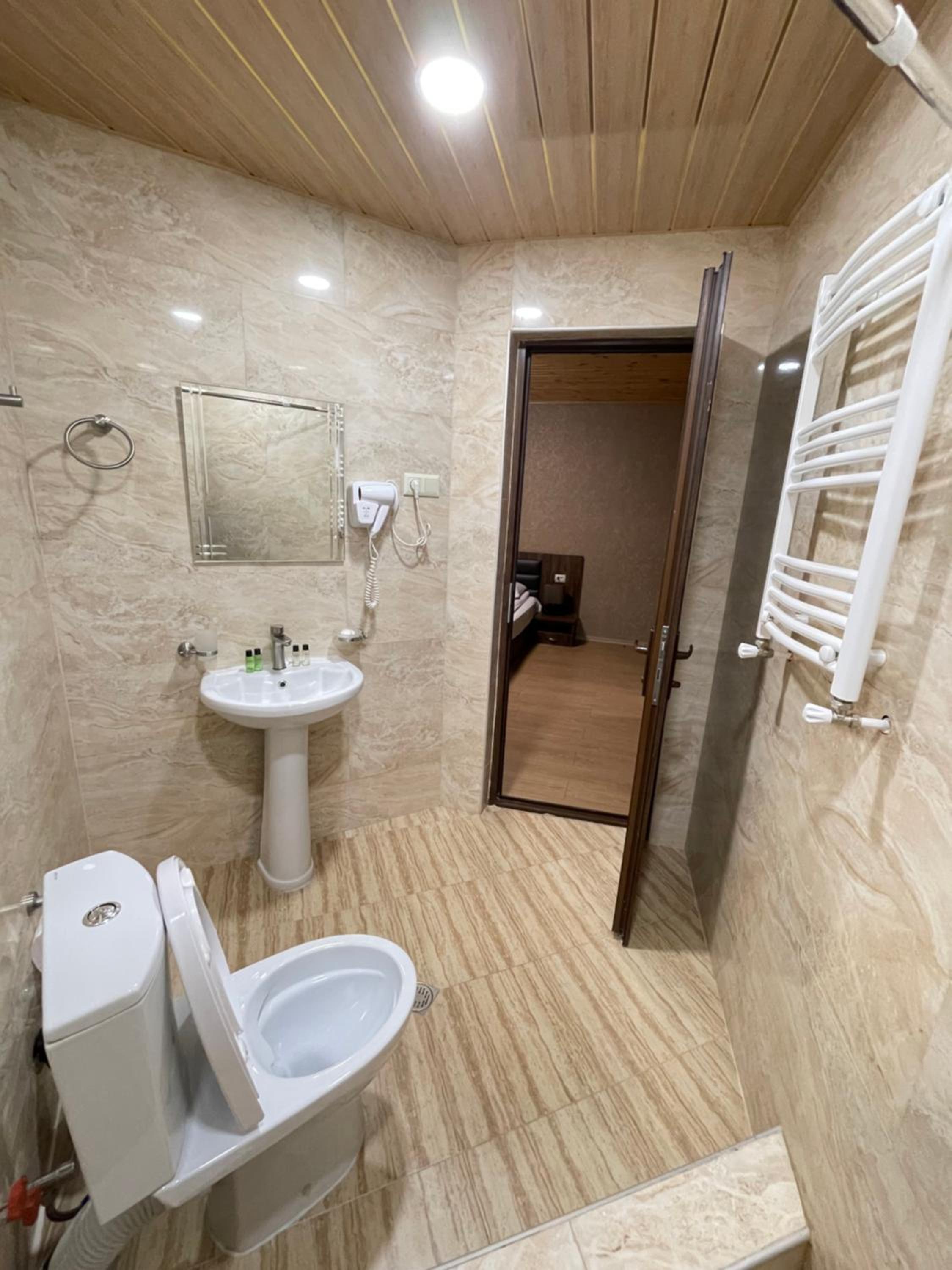 Standard Double or Twin Room with Balcony - Photo 21