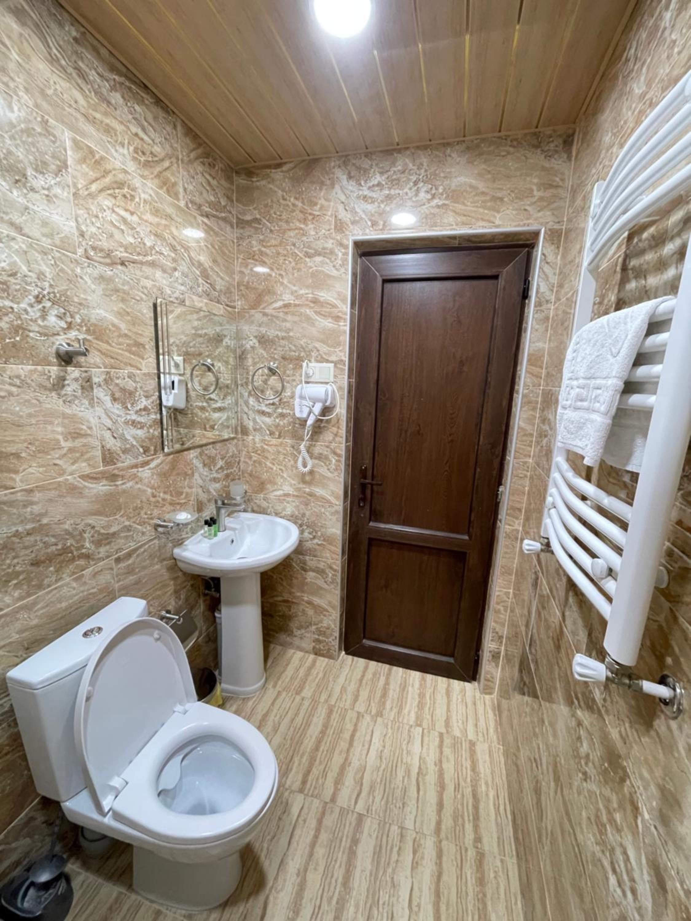 Standard Double or Twin Room with Balcony - Photo 3