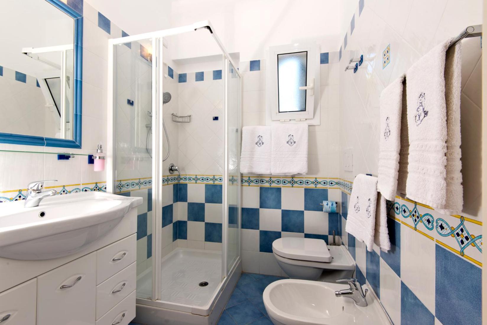 Standard Double Room with Partial Sea View - Photo 5