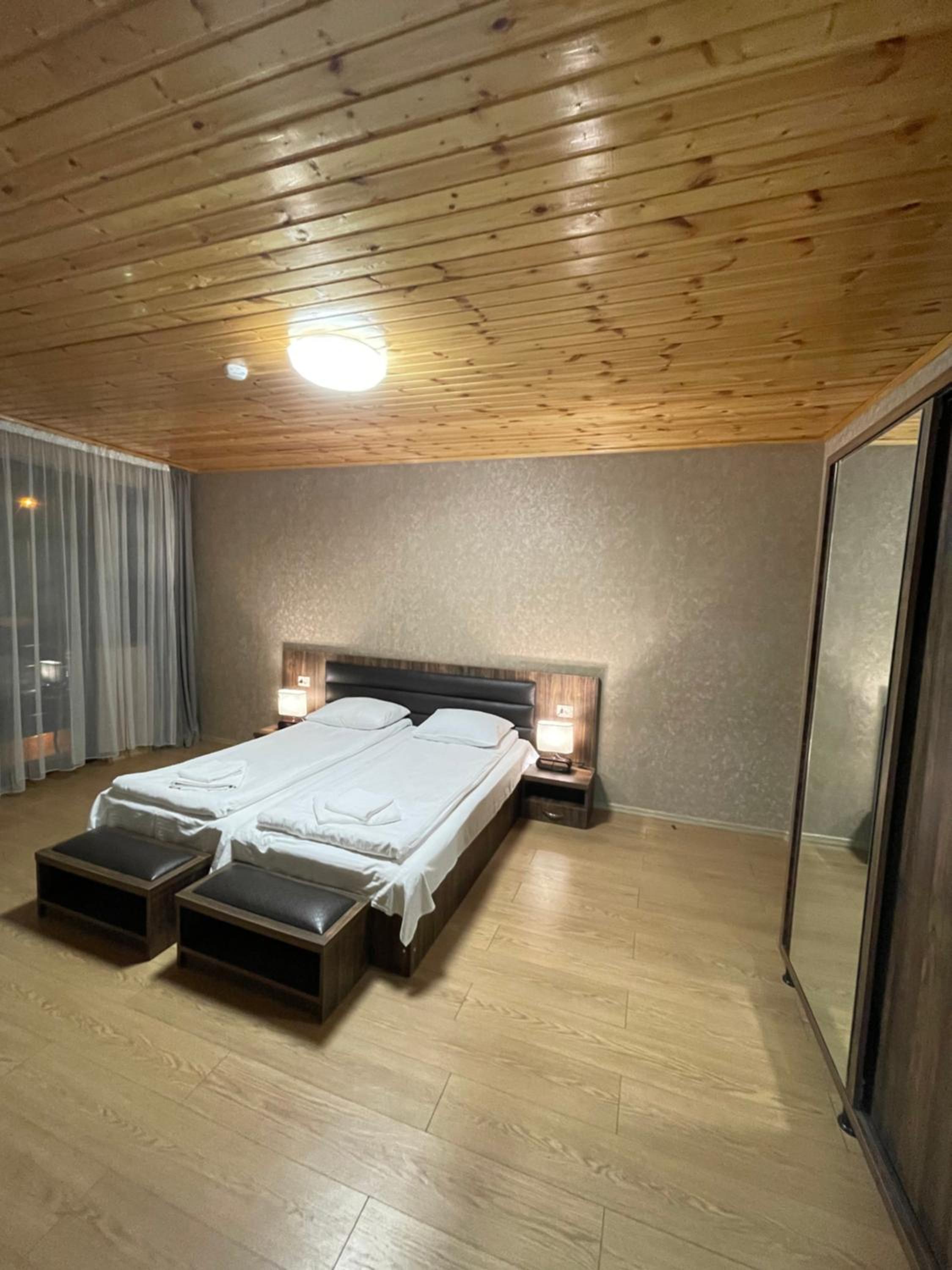 Standard Double or Twin Room with Balcony - Photo 11