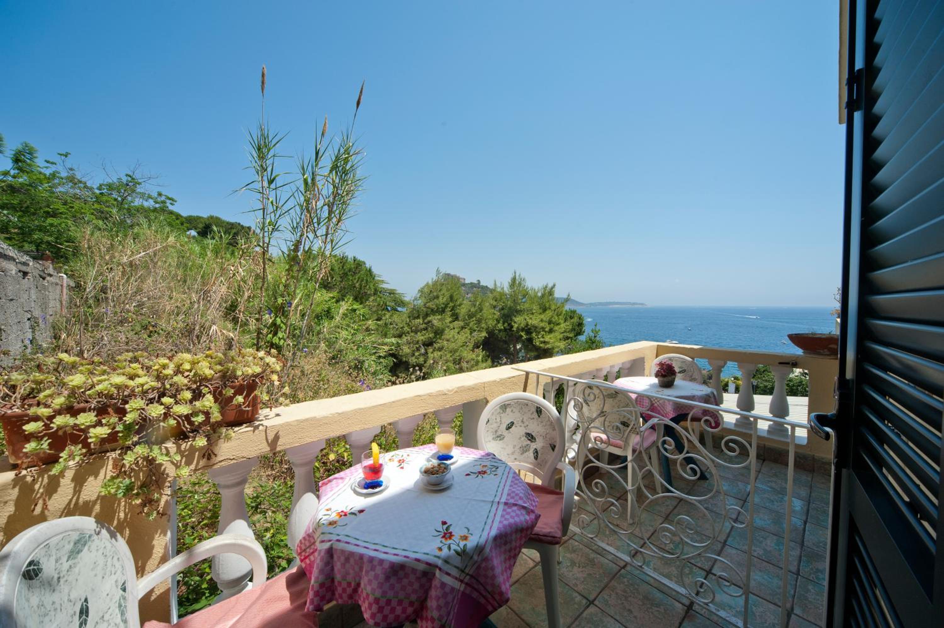 Triple Room with Partial Sea View - Photo 3