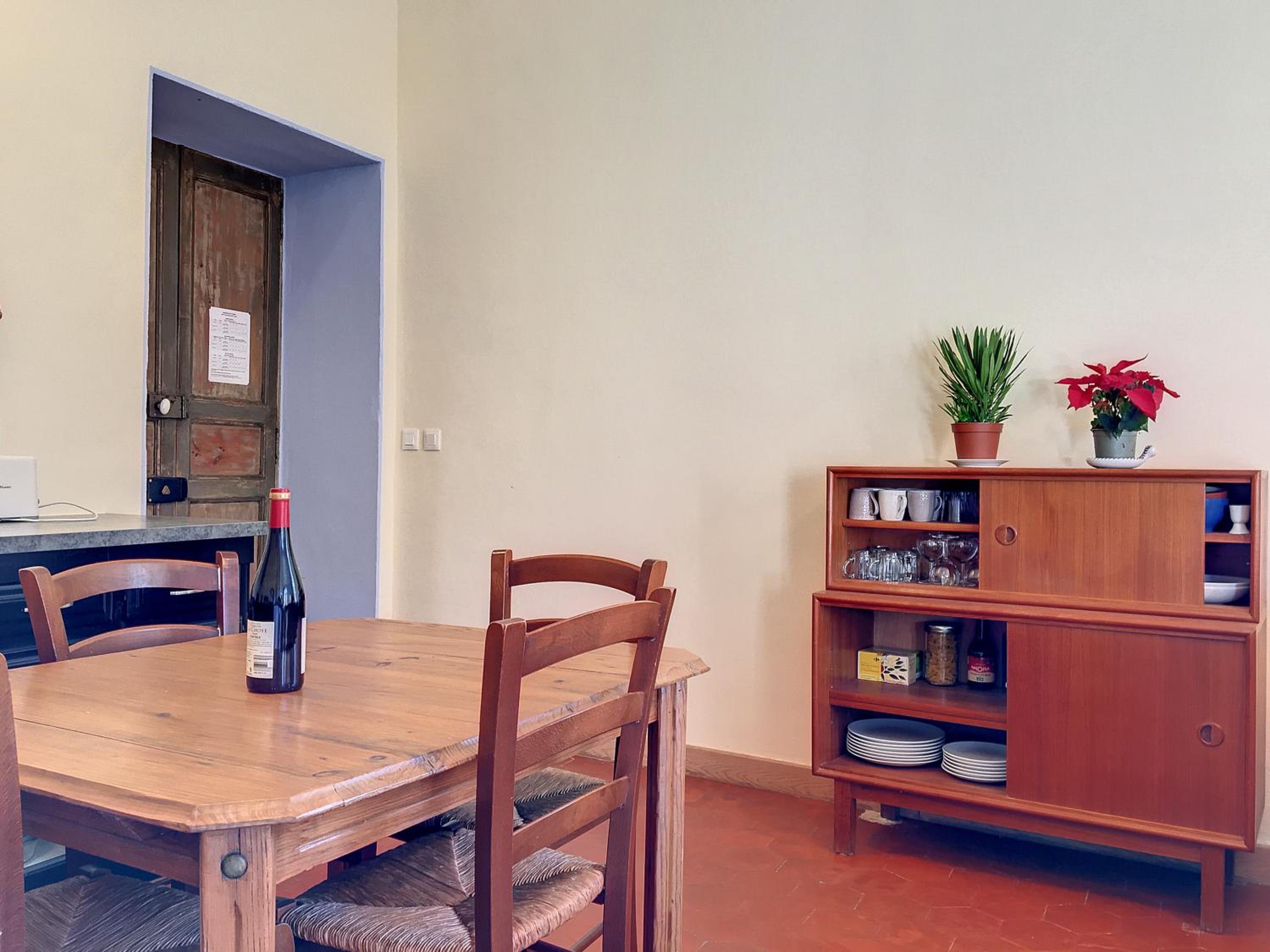One-Bedroom Apartment - Photo 12
