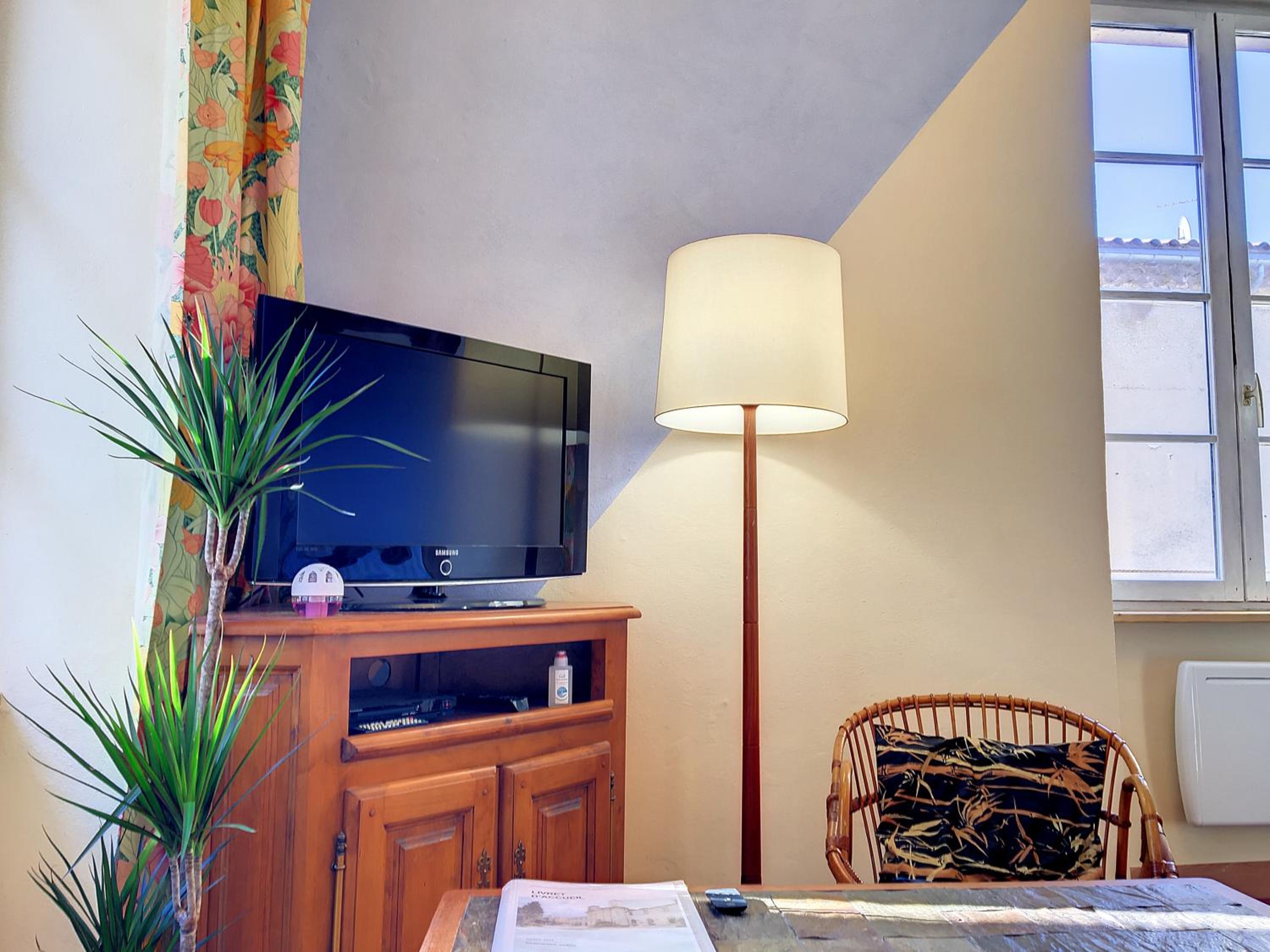 One-Bedroom Apartment - Photo 4