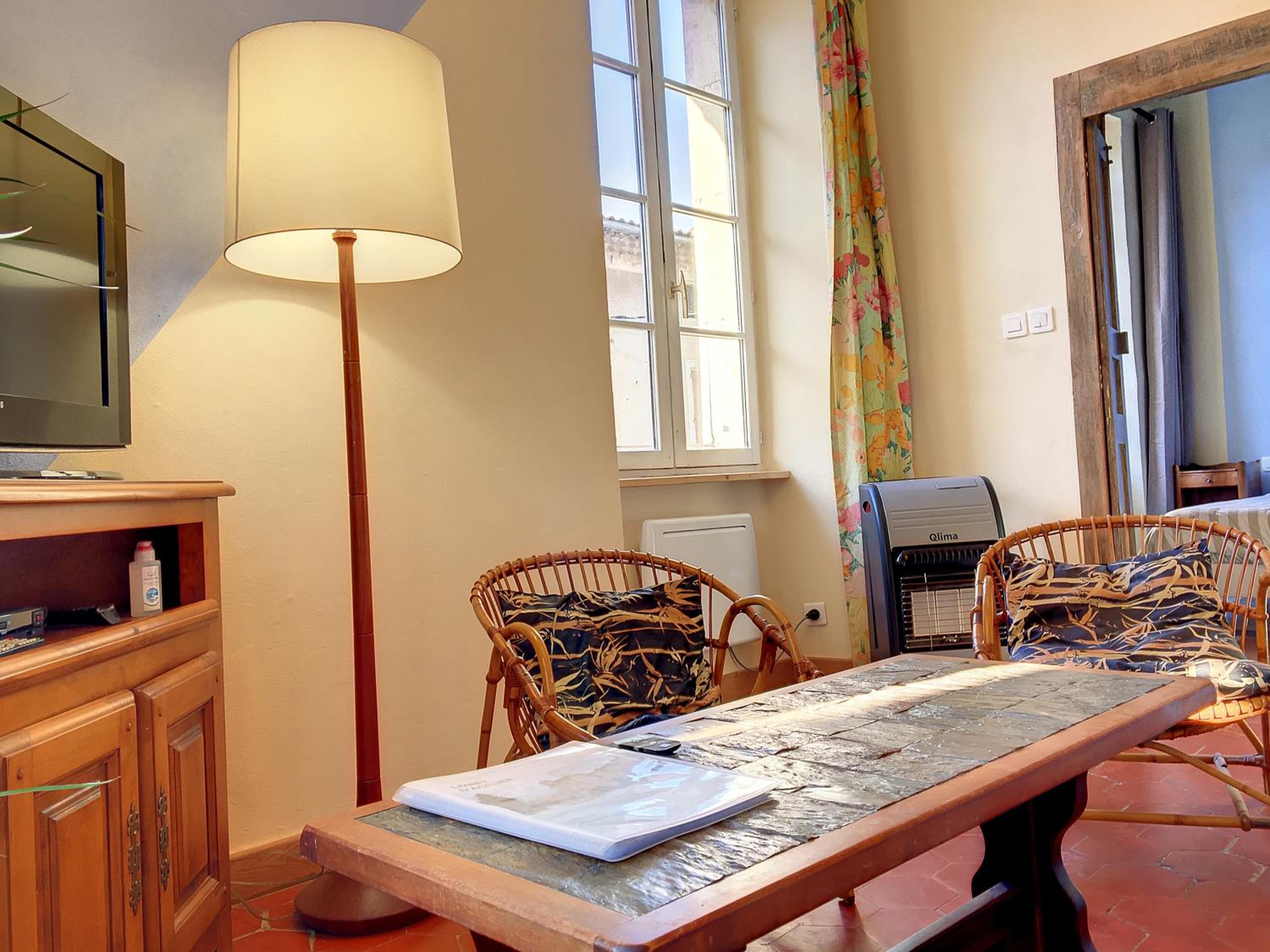 One-Bedroom Apartment - Photo 5
